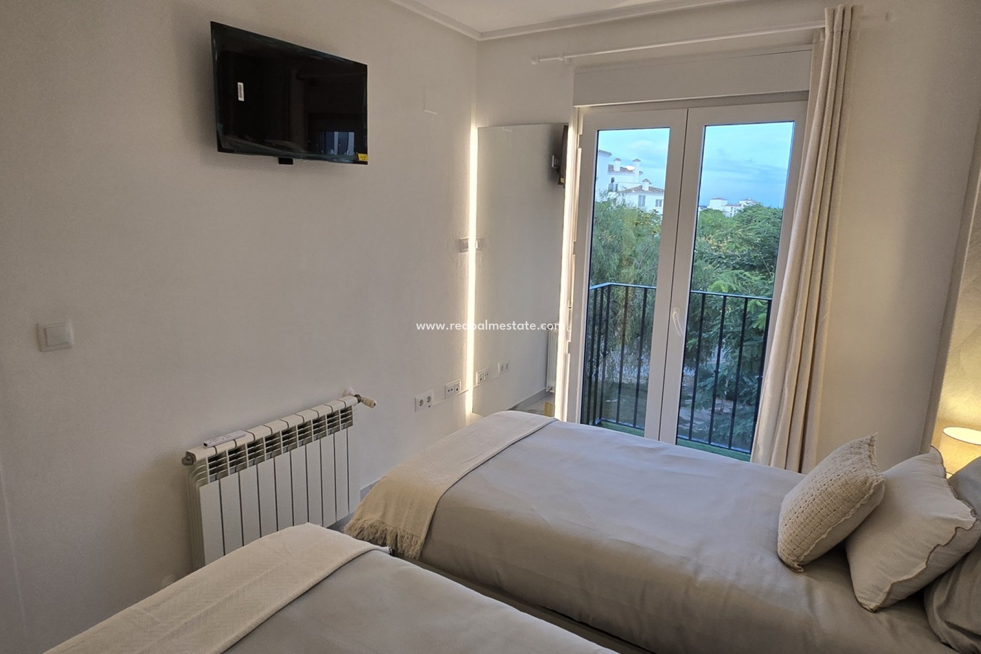 Resale - Apartments -
Hacienda Riquelme Golf Resort - Inland