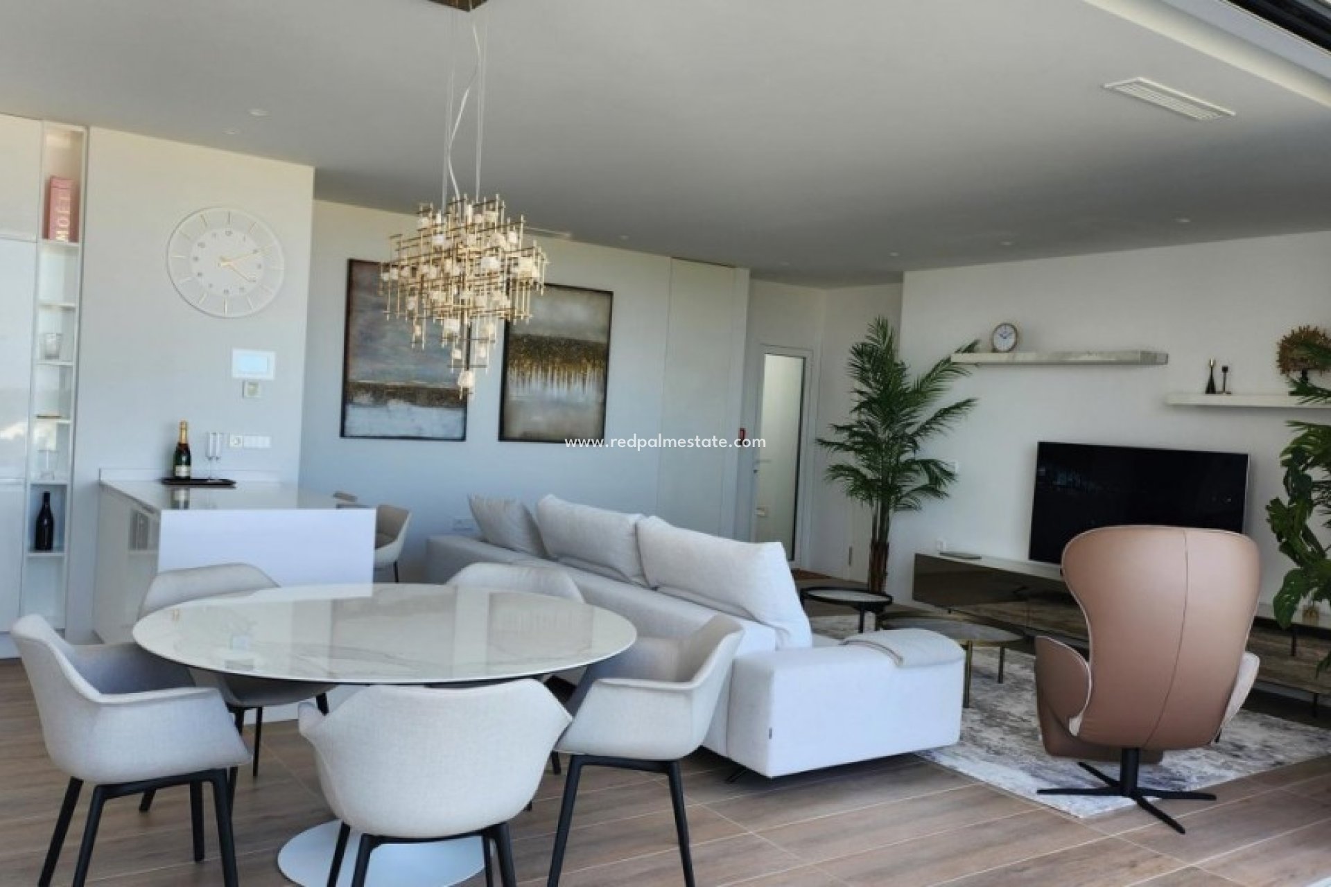 Resale - Apartments -
Las Colinas Golf