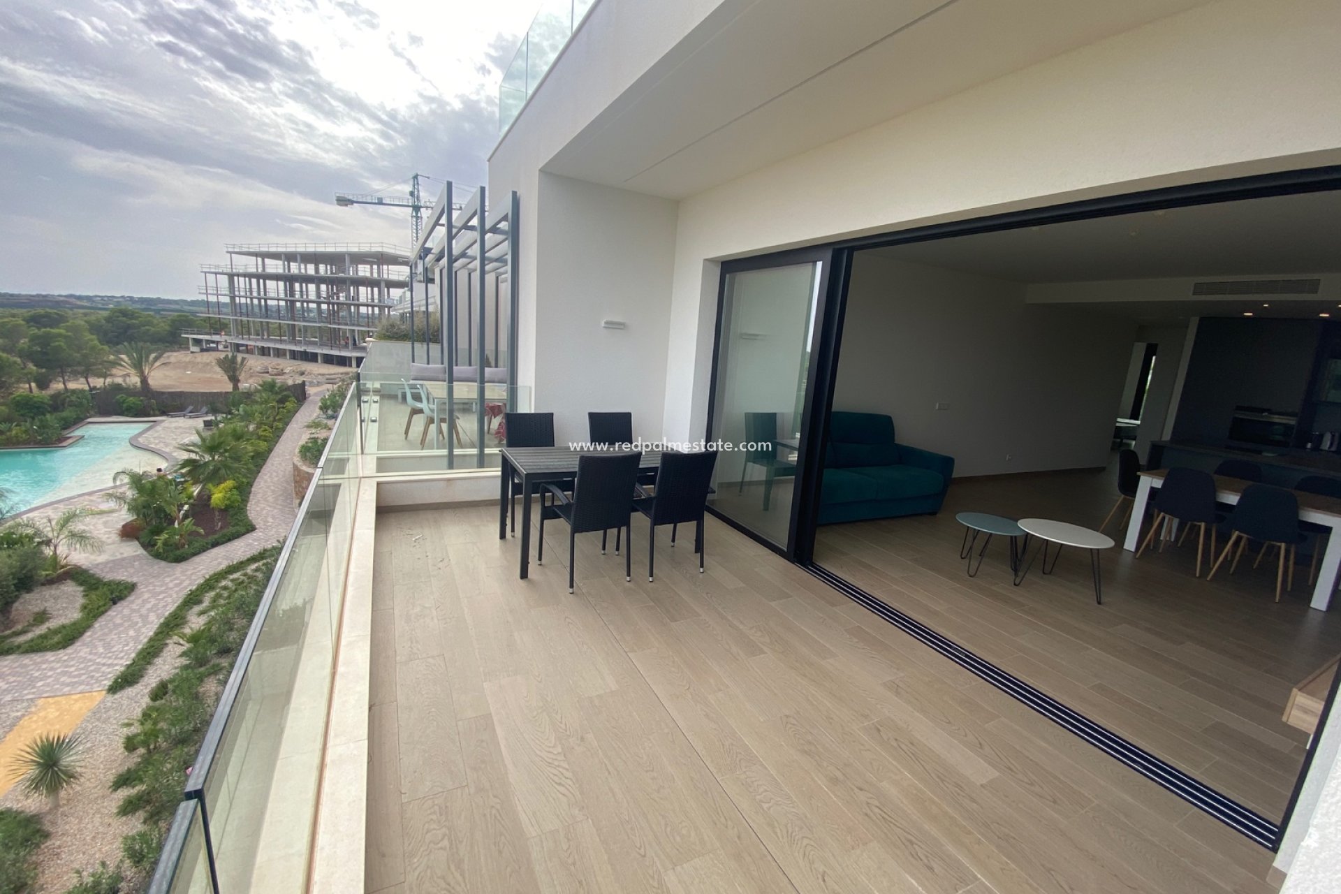 Resale - Apartments -
Las Colinas Golf