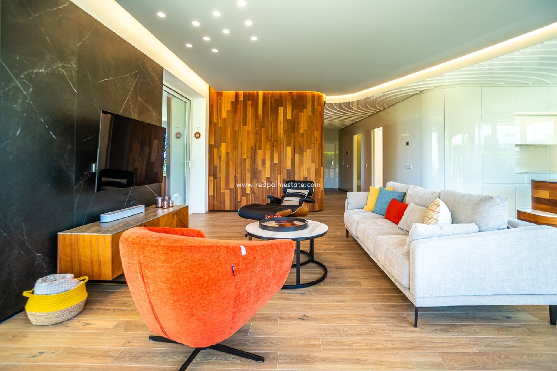 Resale - Apartments -
Las Colinas Golf