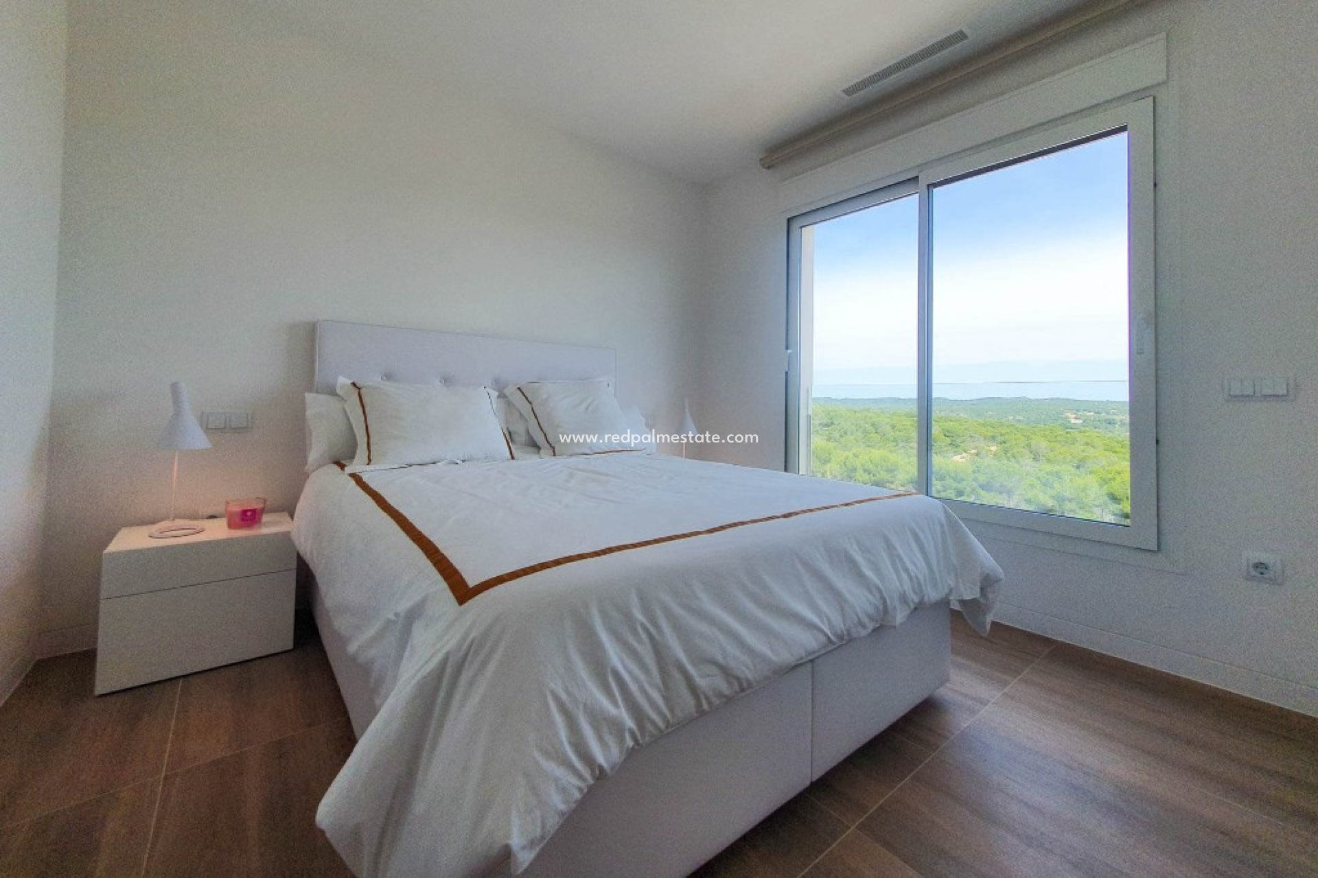 Resale - Apartments -
Las Colinas Golf