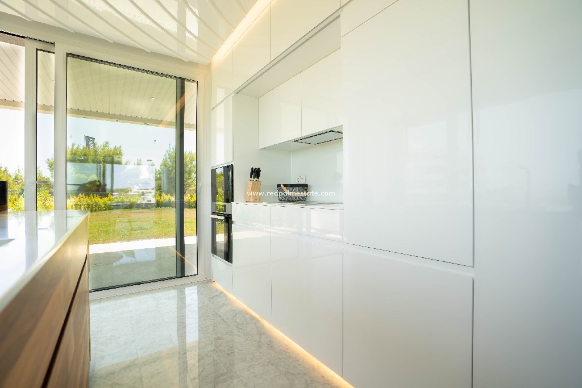 Resale - Apartments -
Las Colinas Golf