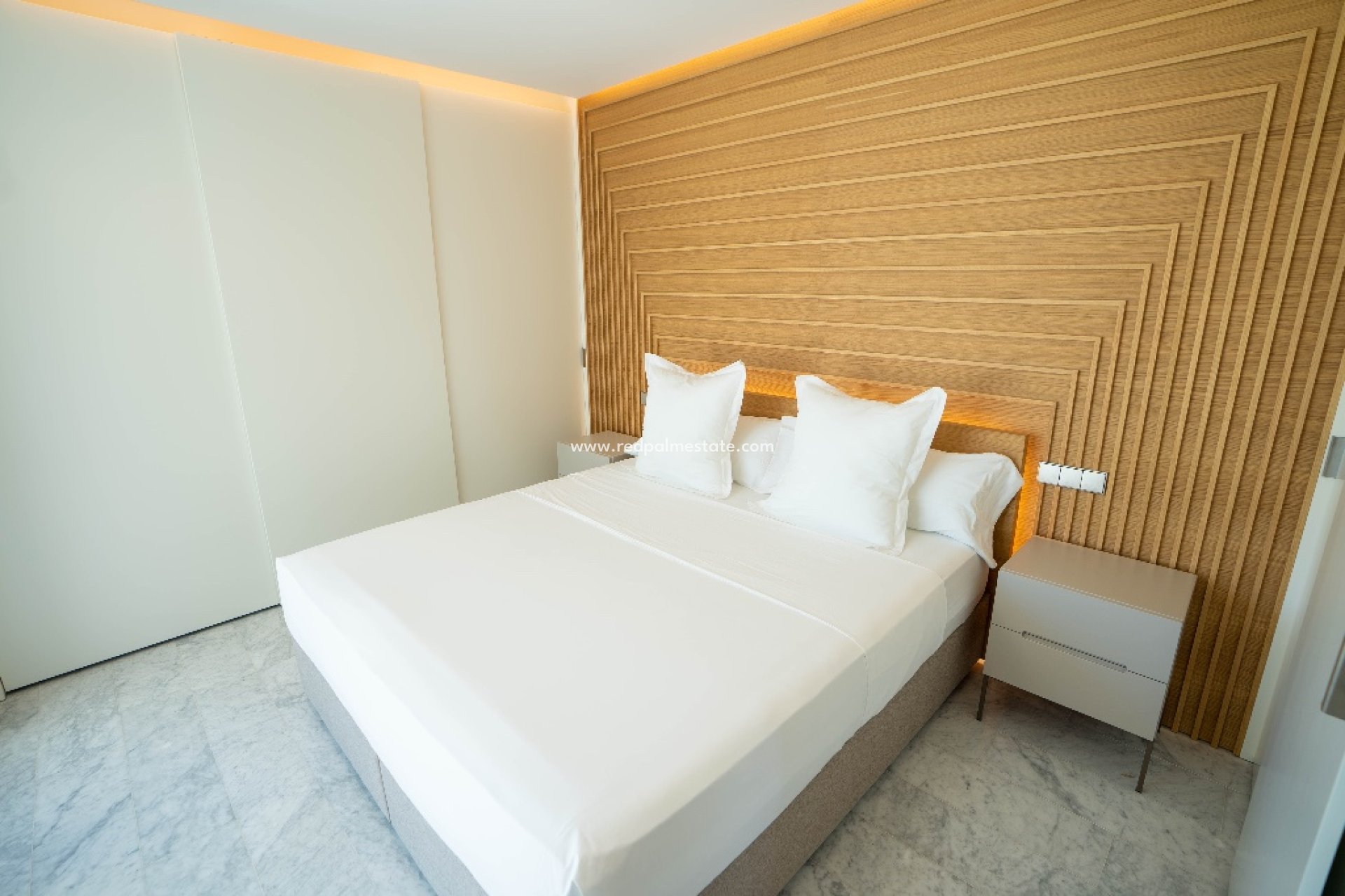 Resale - Apartments -
Las Colinas Golf