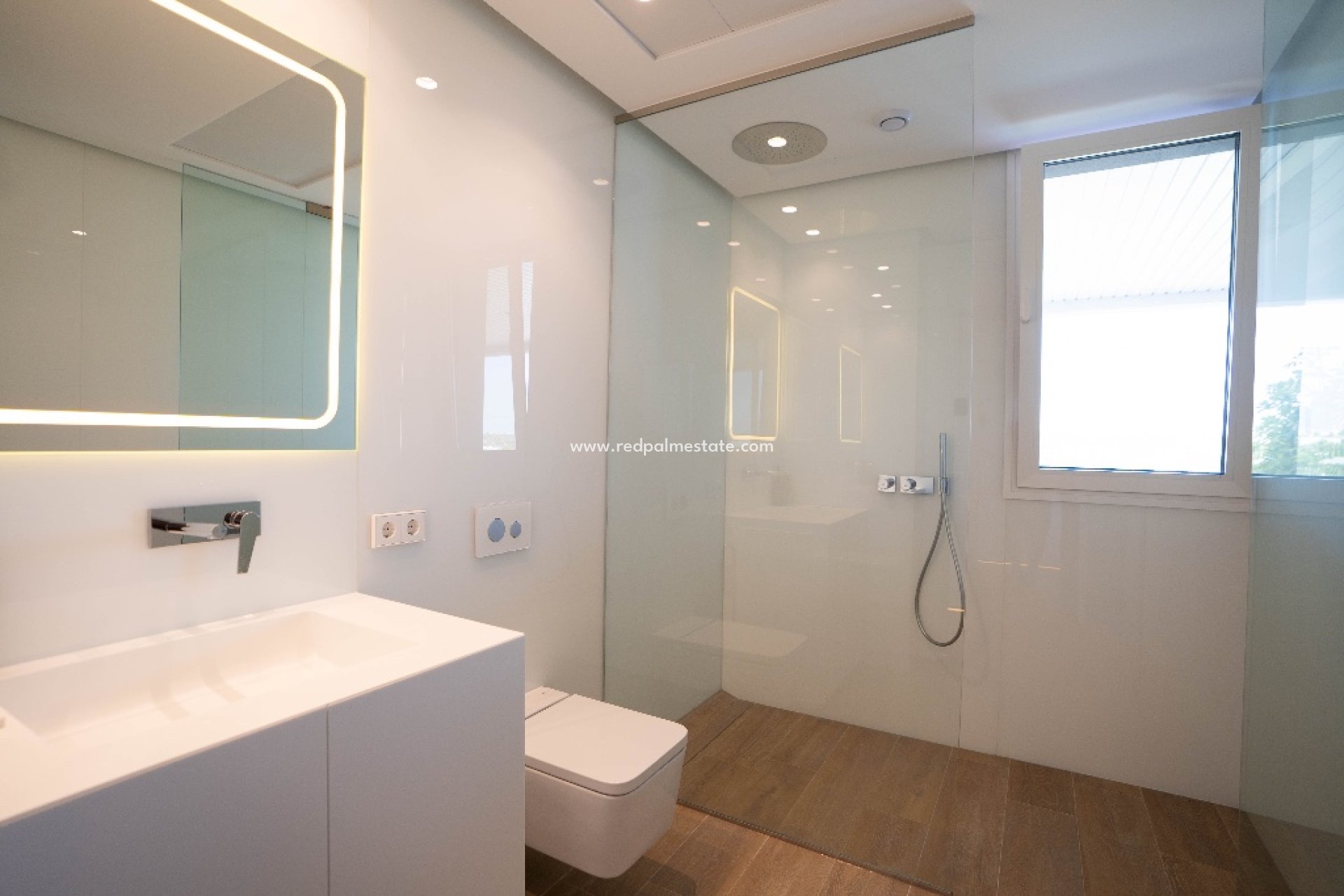 Resale - Apartments -
Las Colinas Golf