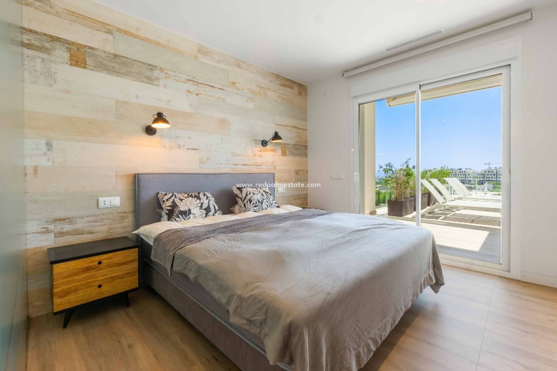 Resale - Apartments -
Las Colinas Golf