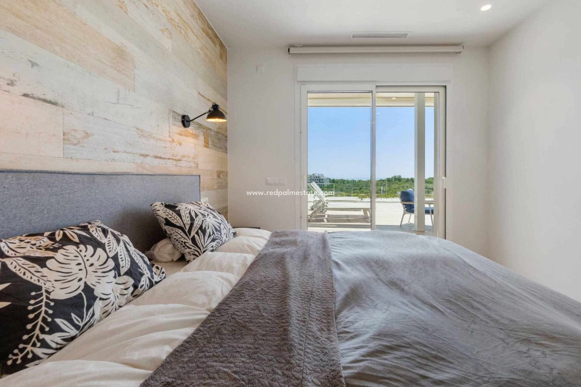 Resale - Apartments -
Las Colinas Golf