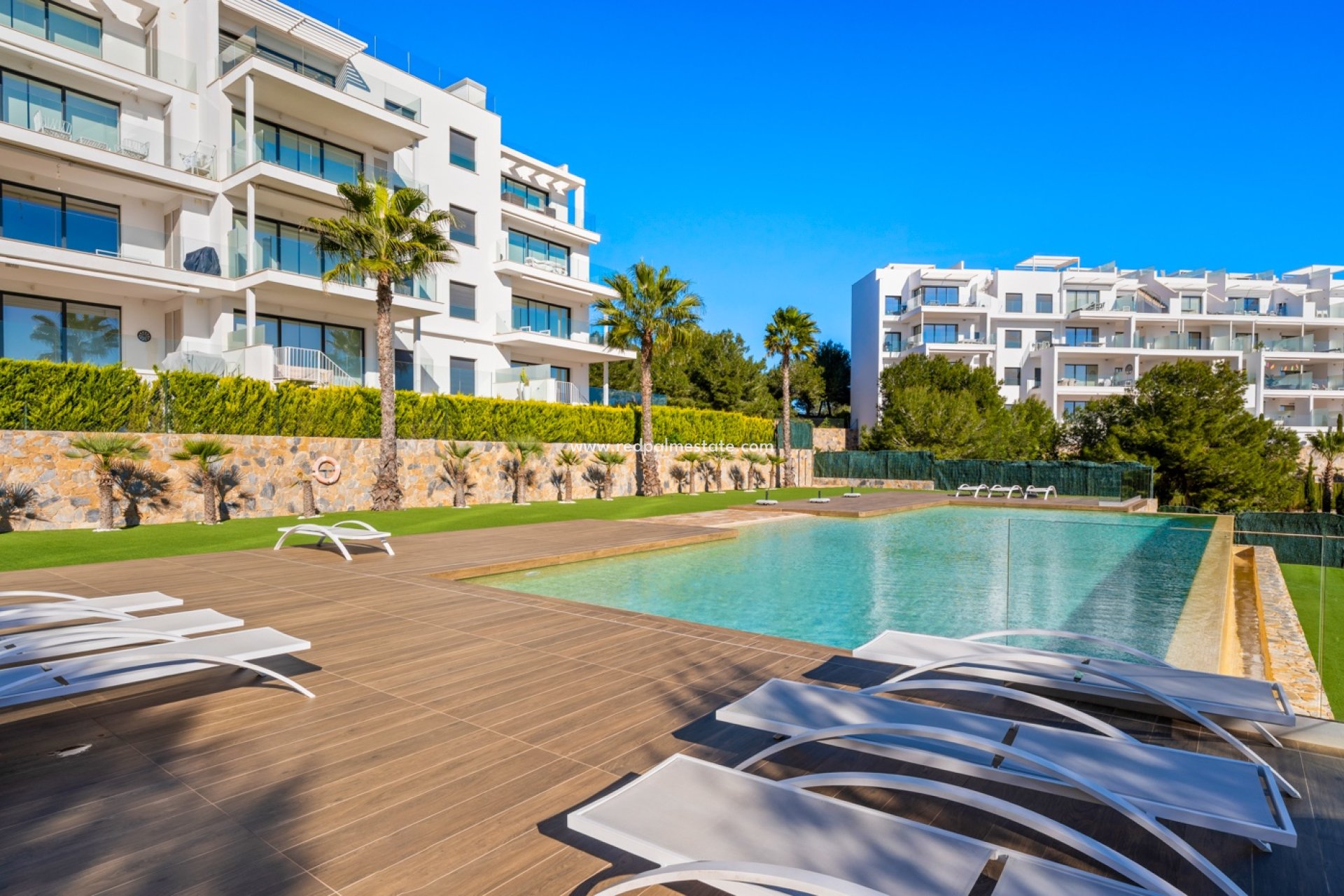 Resale - Apartments -
Las Colinas Golf