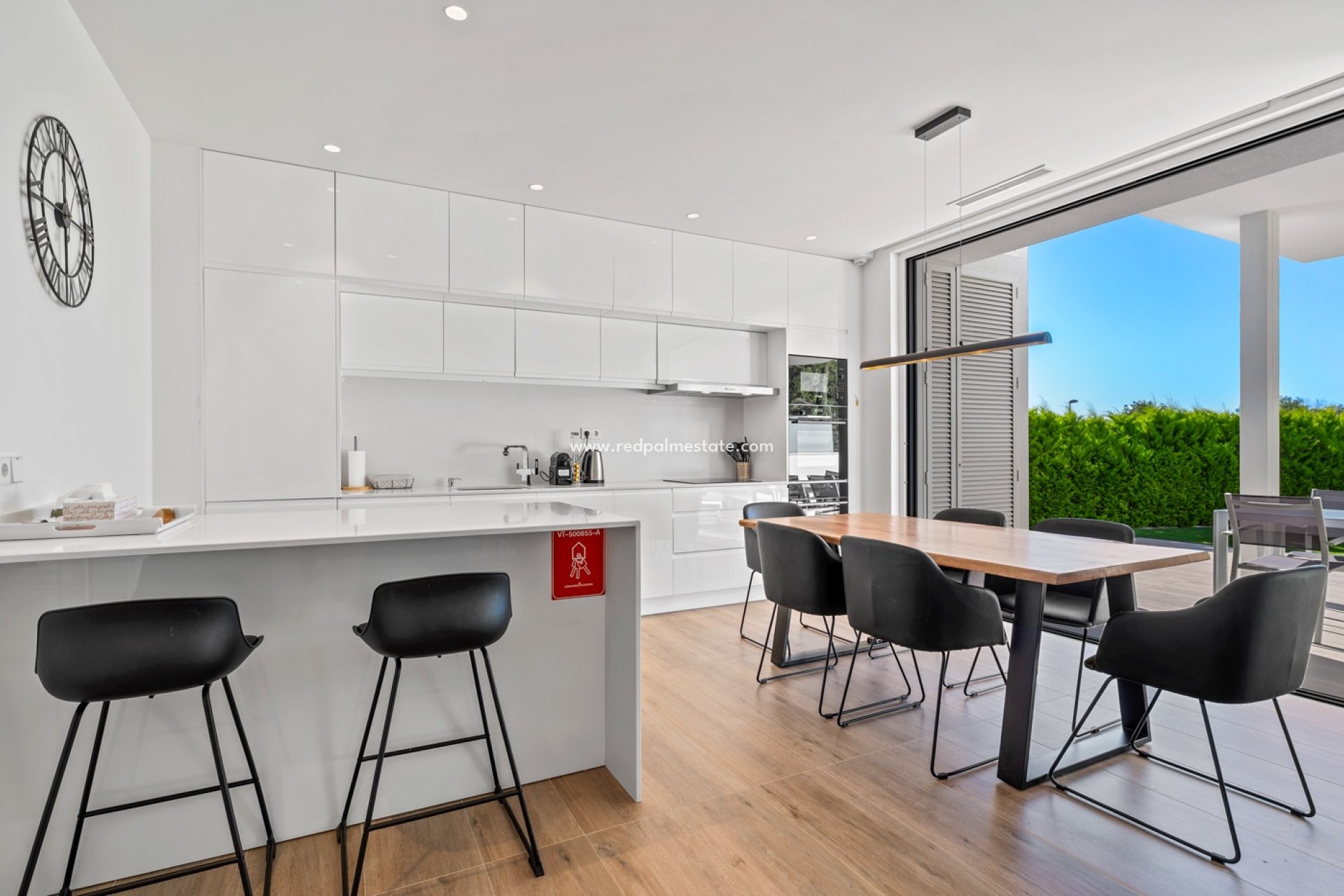 Resale - Apartments -
Las Colinas Golf