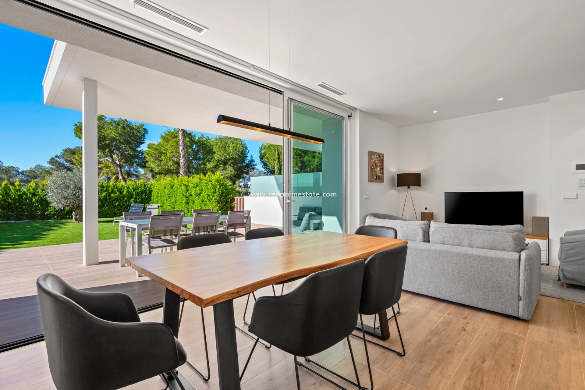 Resale - Apartments -
Las Colinas Golf