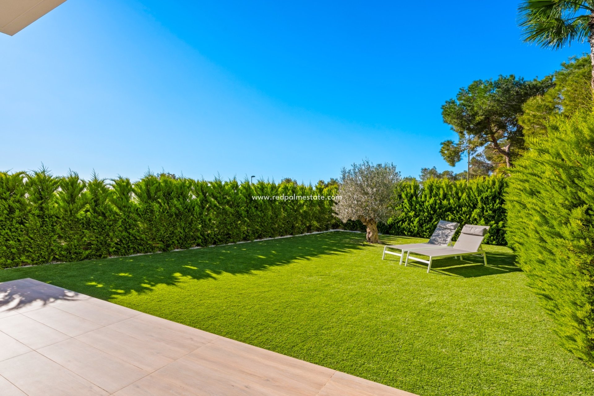 Resale - Apartments -
Las Colinas Golf