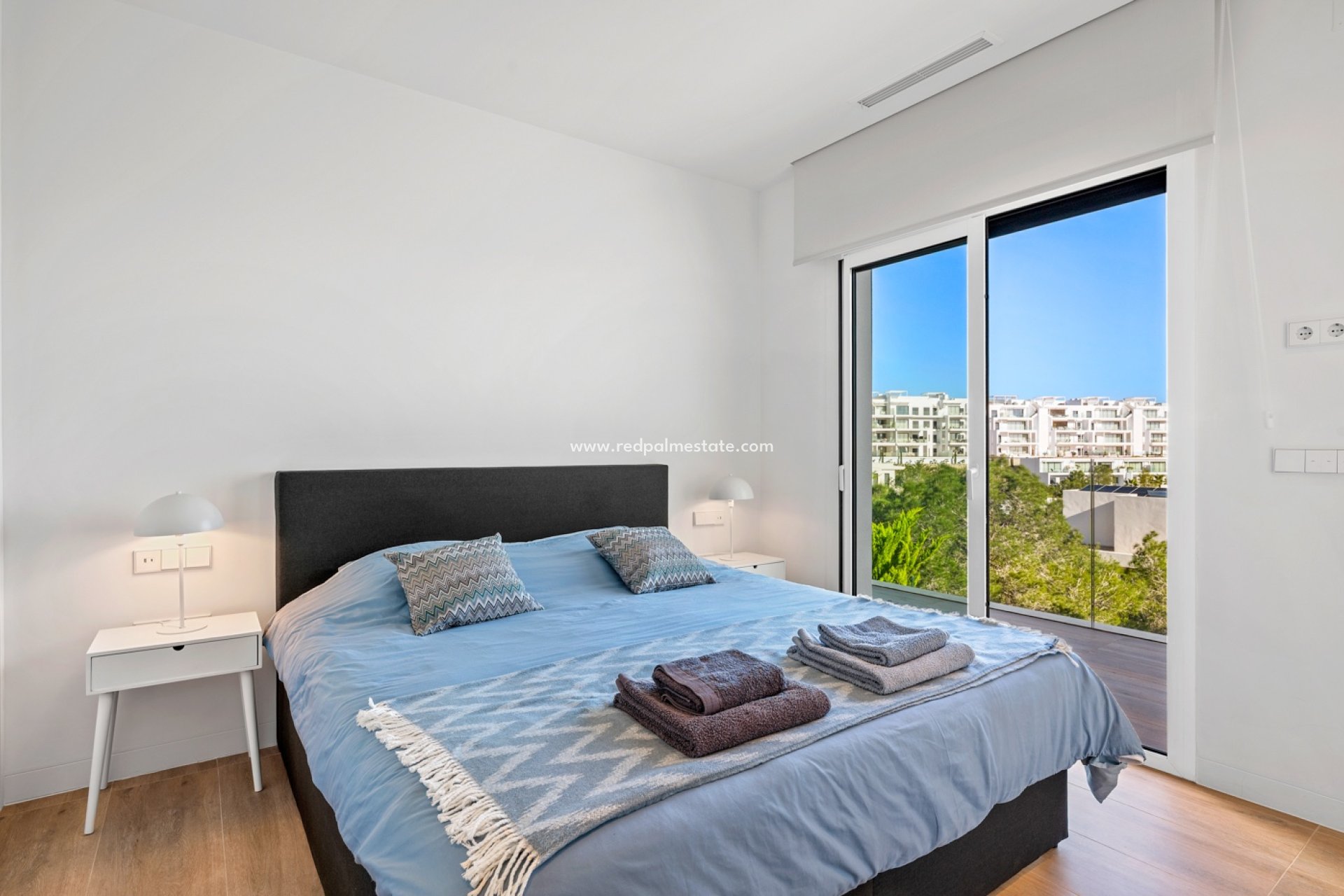 Resale - Apartments -
Las Colinas Golf