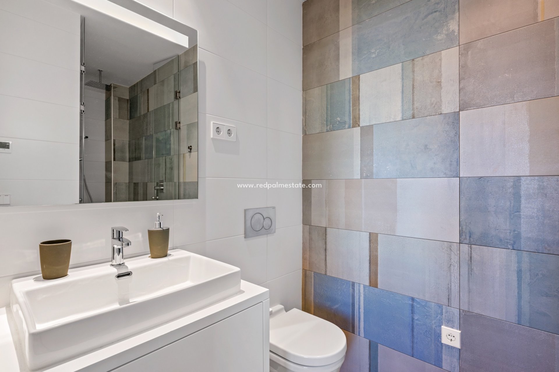 Resale - Apartments -
Las Colinas Golf