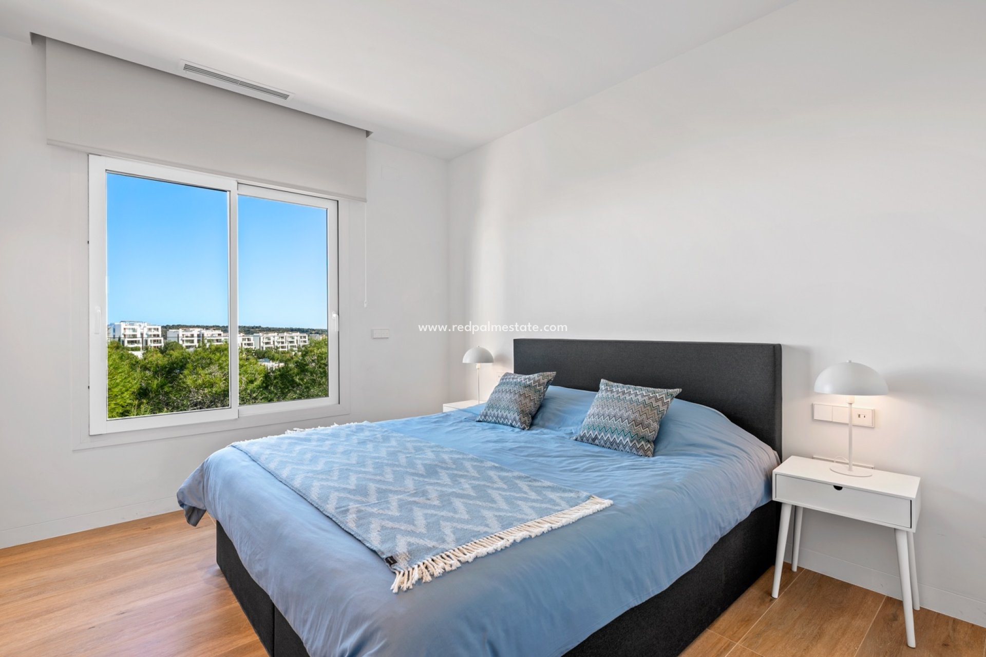 Resale - Apartments -
Las Colinas Golf