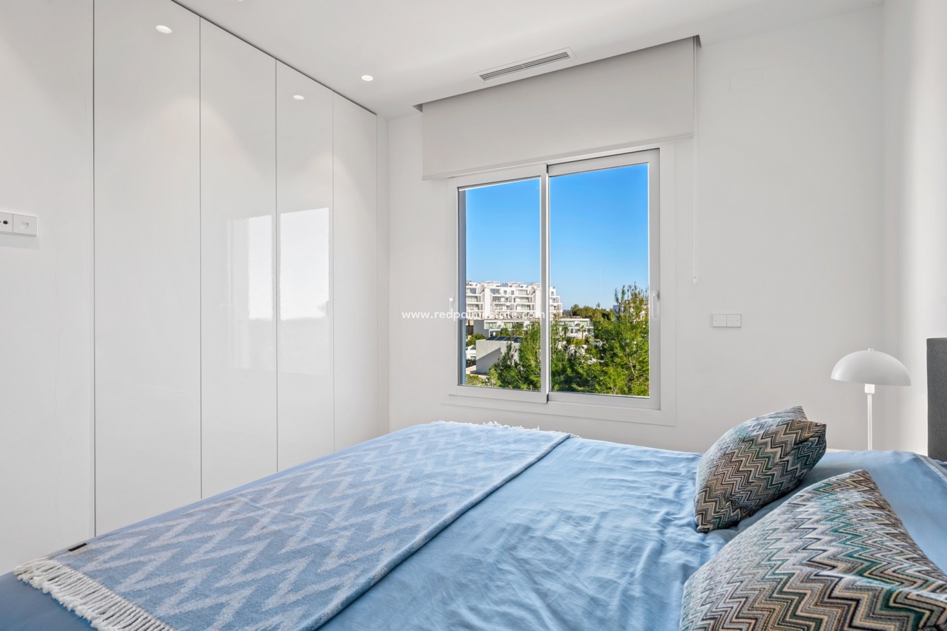 Resale - Apartments -
Las Colinas Golf