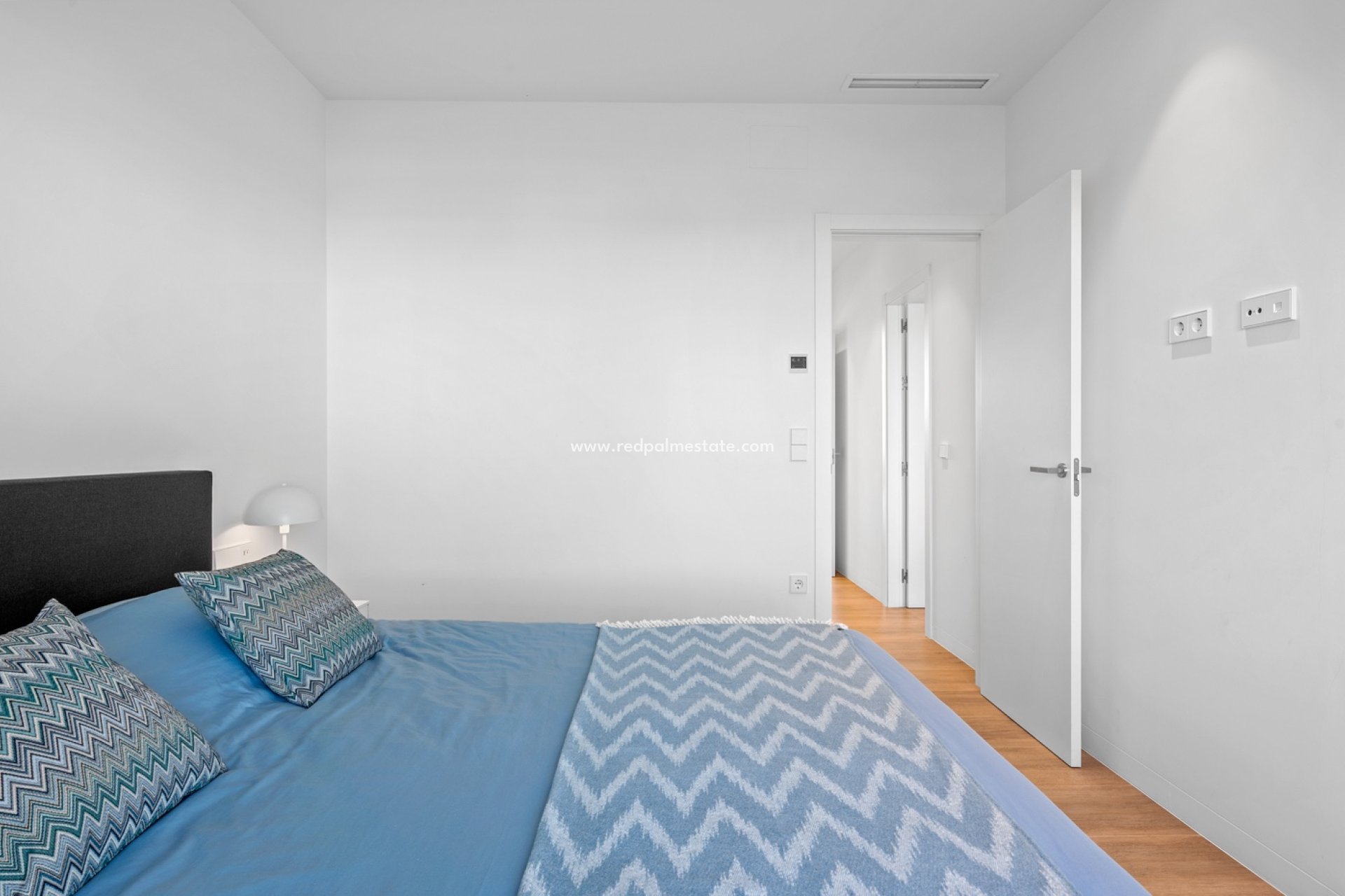 Resale - Apartments -
Las Colinas Golf