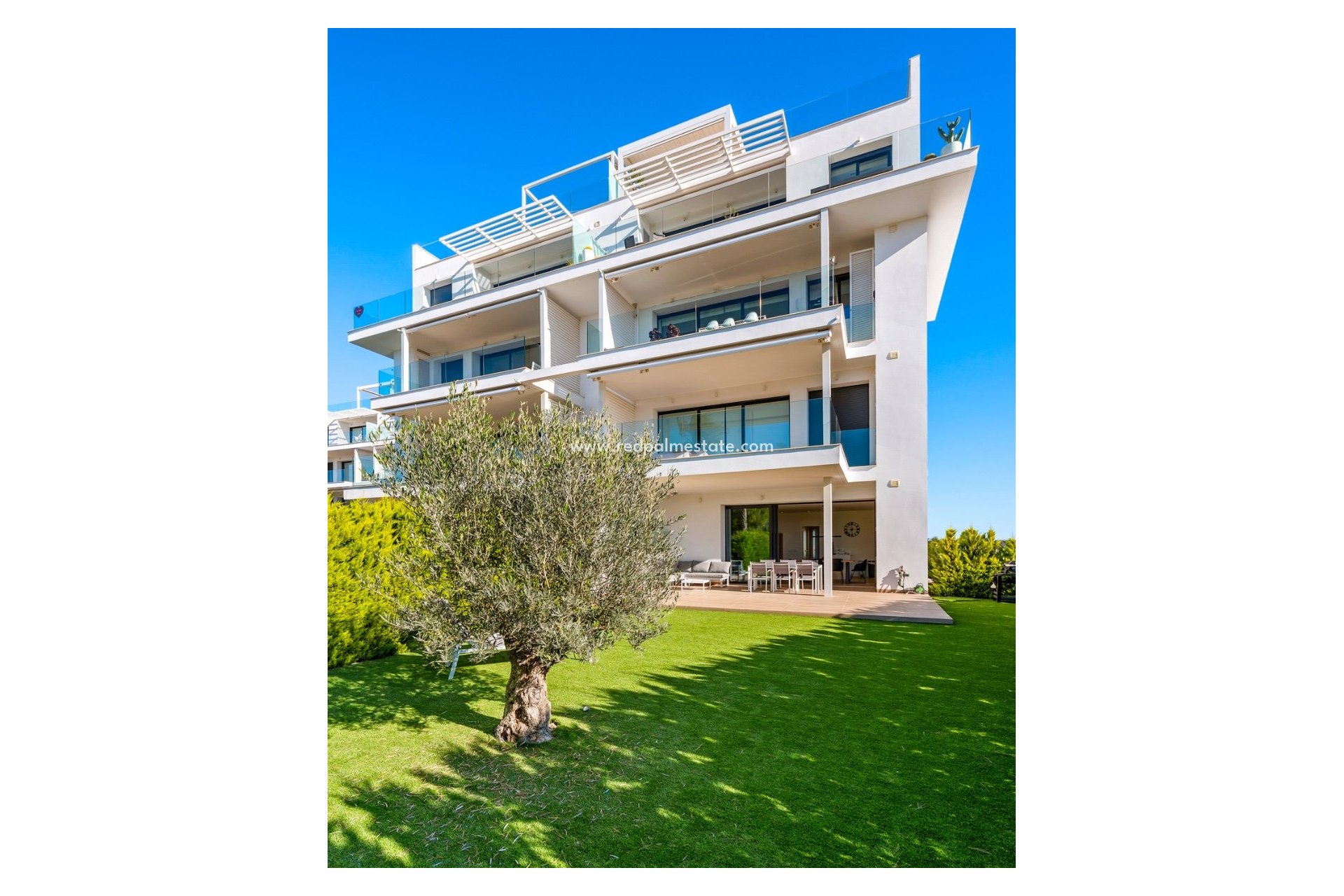 Resale - Apartments -
Las Colinas Golf