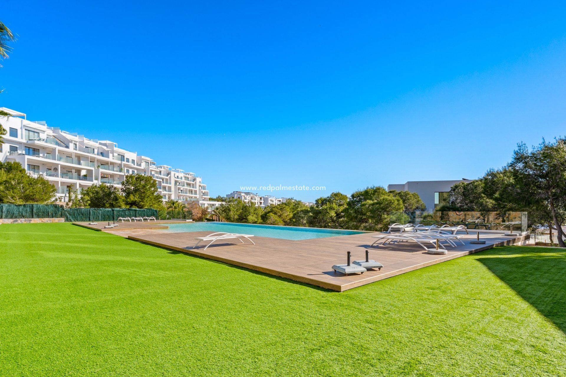 Resale - Apartments -
Las Colinas Golf