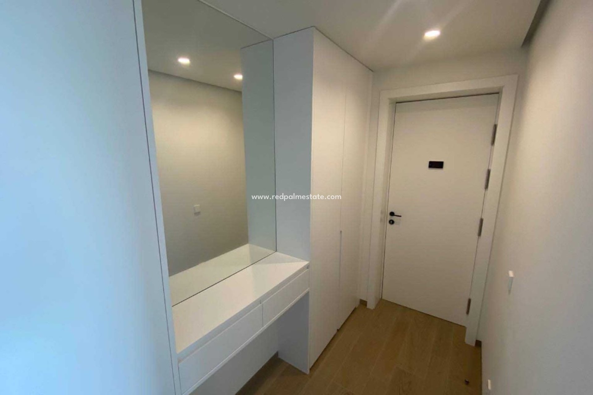 Resale - Apartments -
Las Colinas - Las Colinas Golf