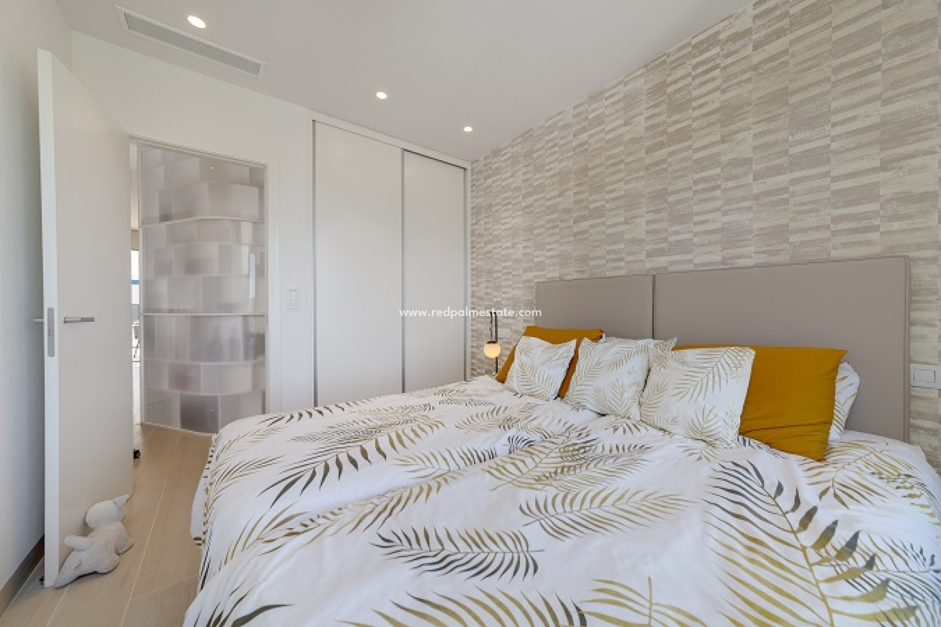 Resale - Apartments -
Las Colinas - Las Colinas Golf