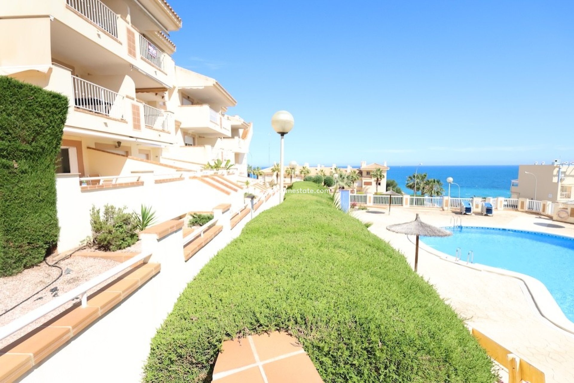 Resale - Apartments -
Orihuela Costa - Campoamor