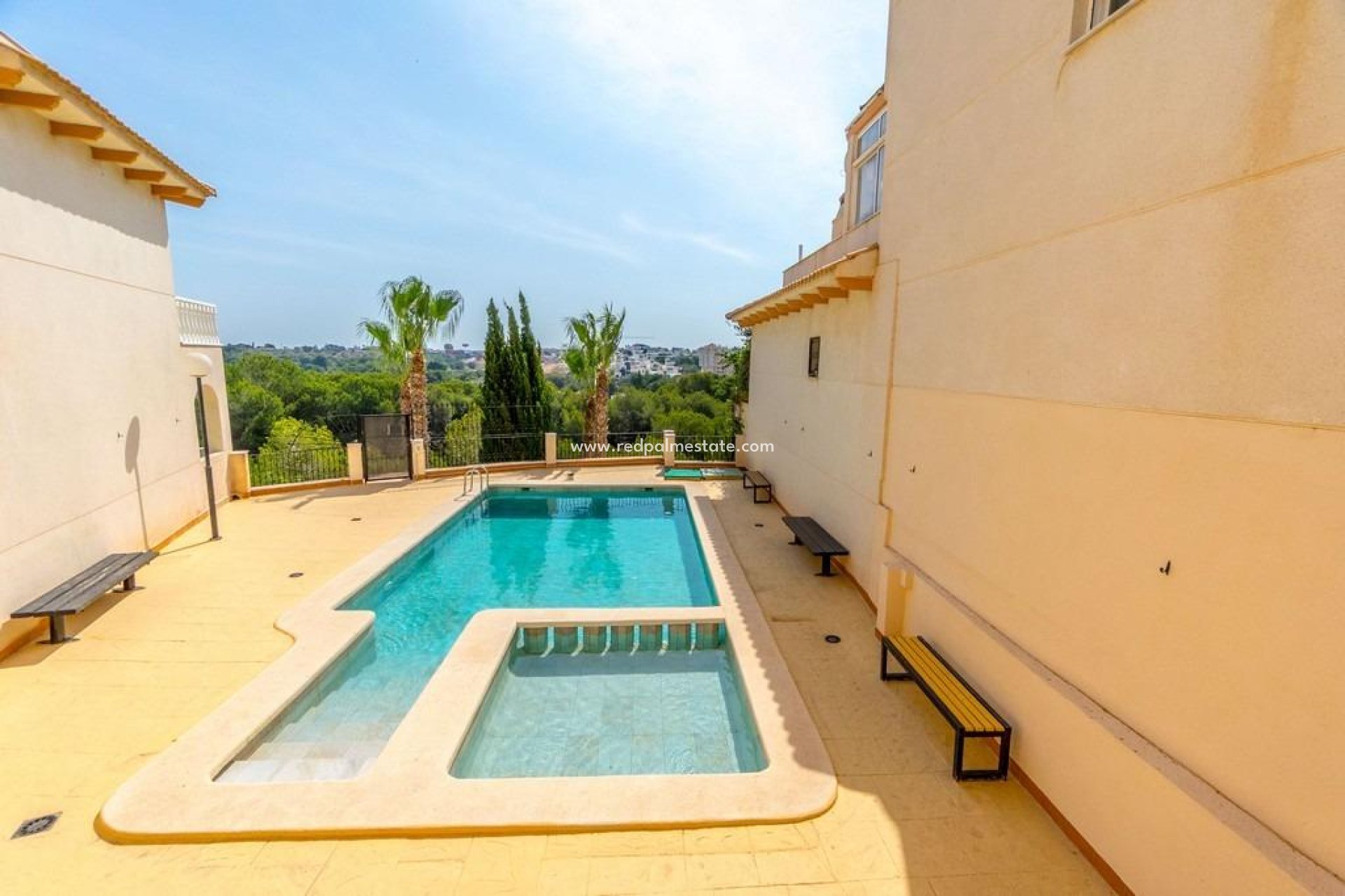 Resale - Apartments -
Orihuela Costa - Campoamor