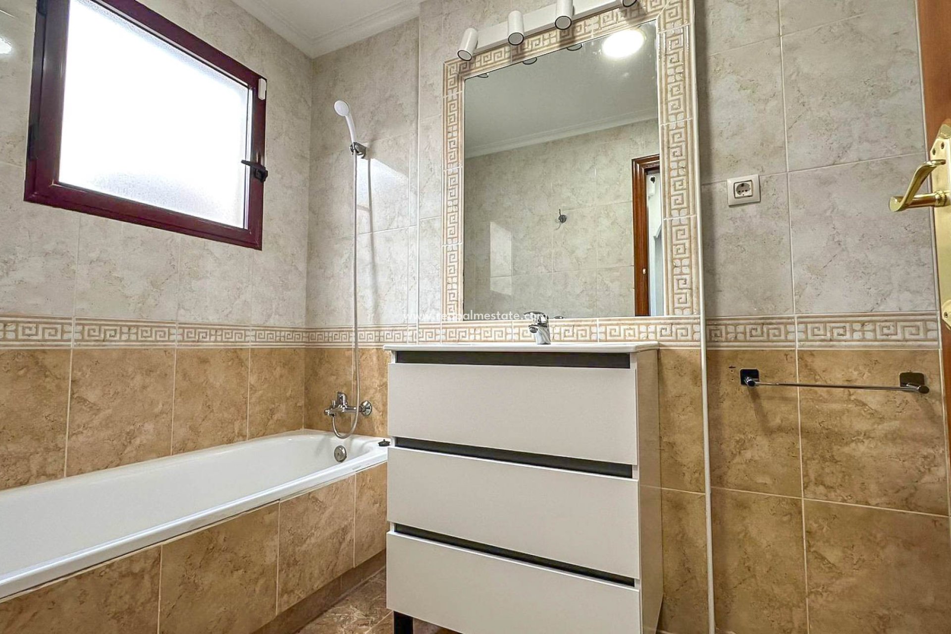 Resale - Apartments -
Orihuela Costa - Campoamor