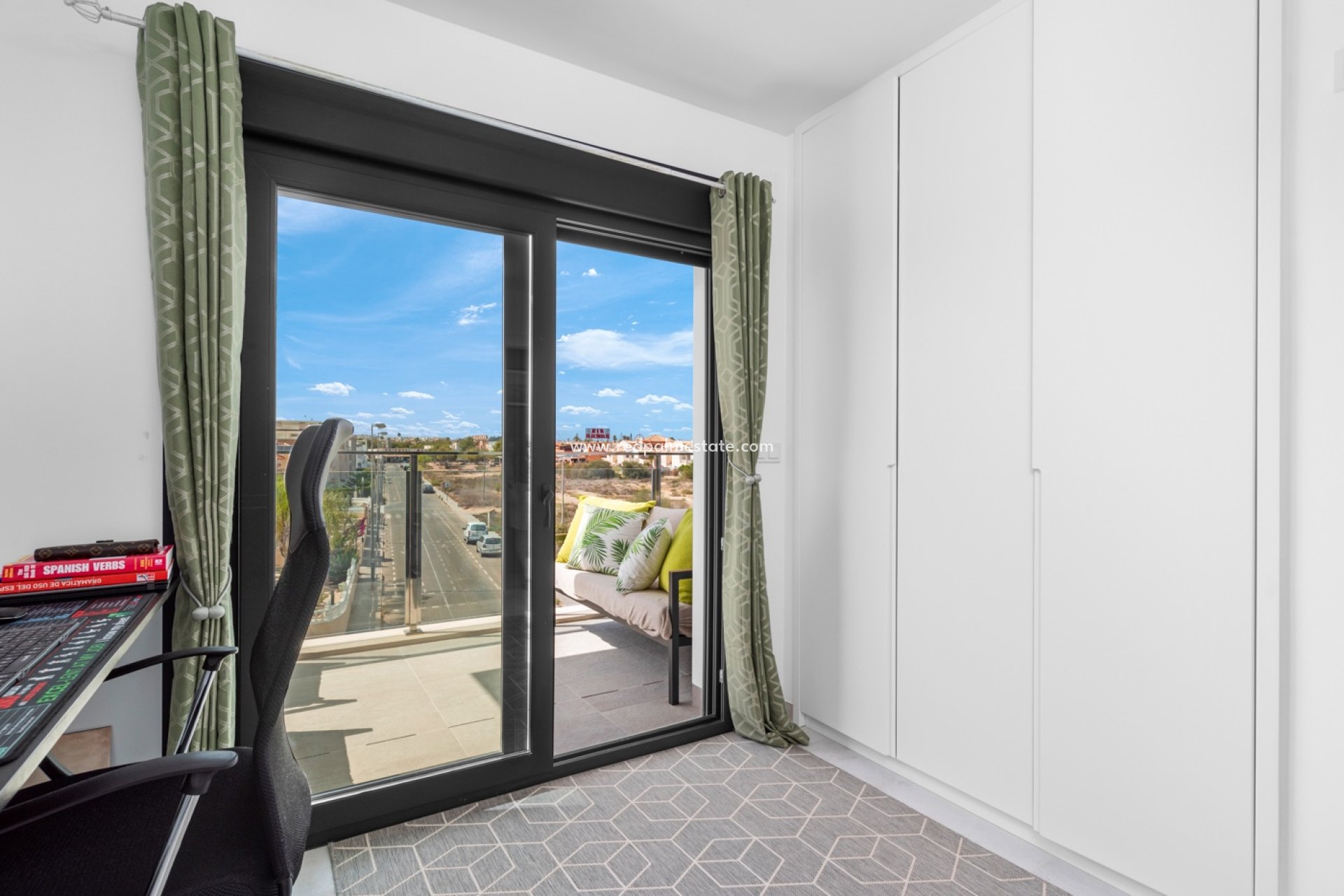 Resale - Apartments -
Orihuela Costa - La Zenia