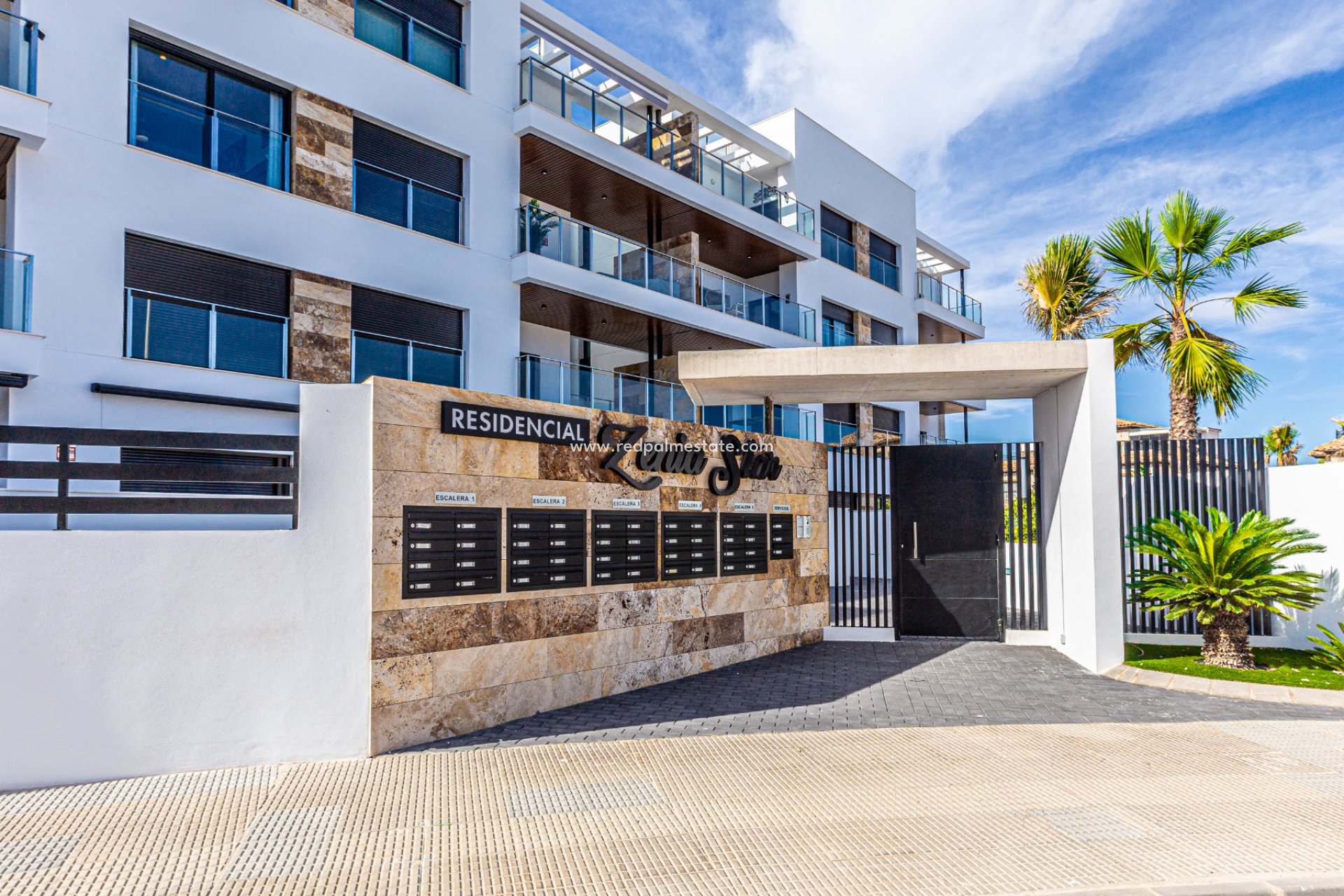 Resale - Apartments -
Orihuela Costa - La Zenia