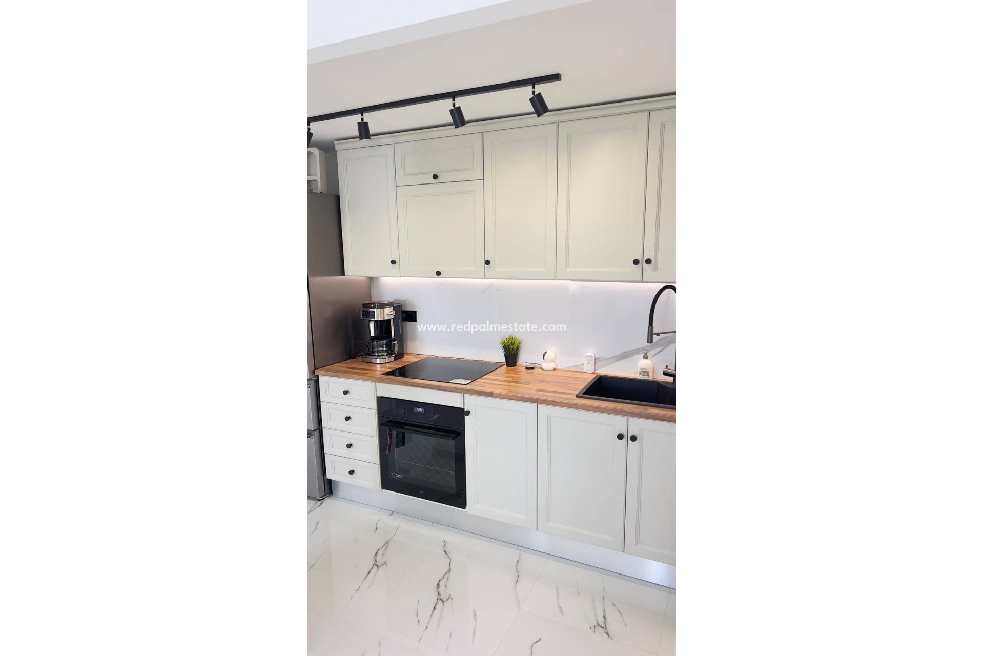 Resale - Apartments -
Orihuela Costa - La Zenia