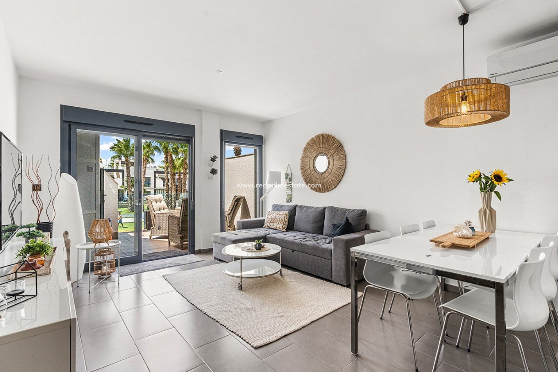 Resale - Apartments -
Orihuela Costa - La Zenia