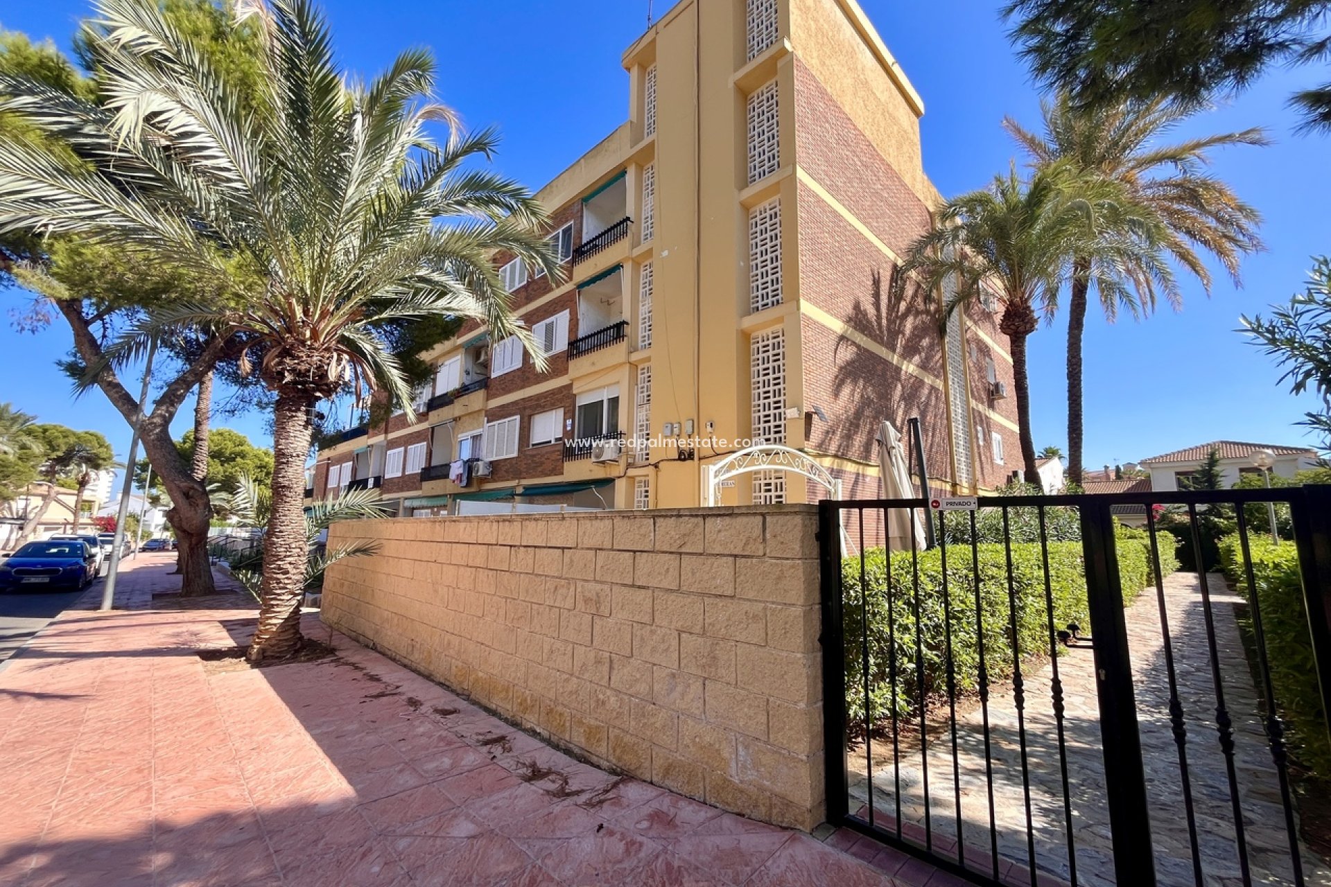 Resale - Apartments -
Orihuela Costa - La Zenia