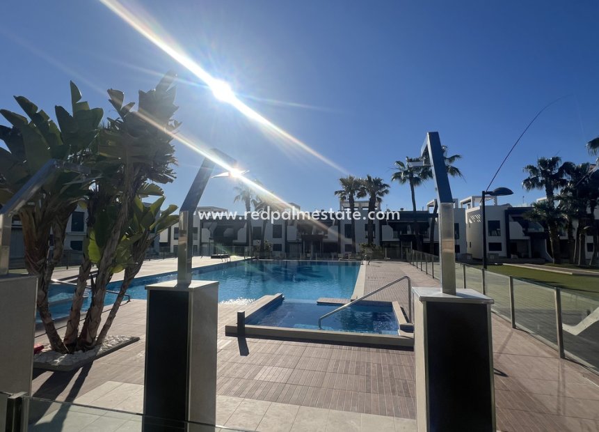 Resale - Apartments -
Orihuela Costa - La Zenia
