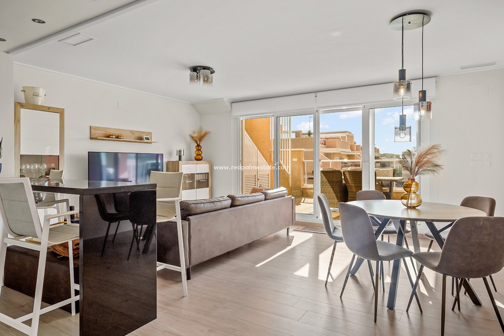 Resale - Apartments -
Orihuela Costa - Los Dolses