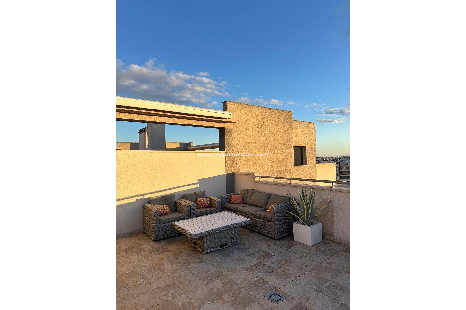 Resale - Apartments -
Orihuela Costa - Villamartín