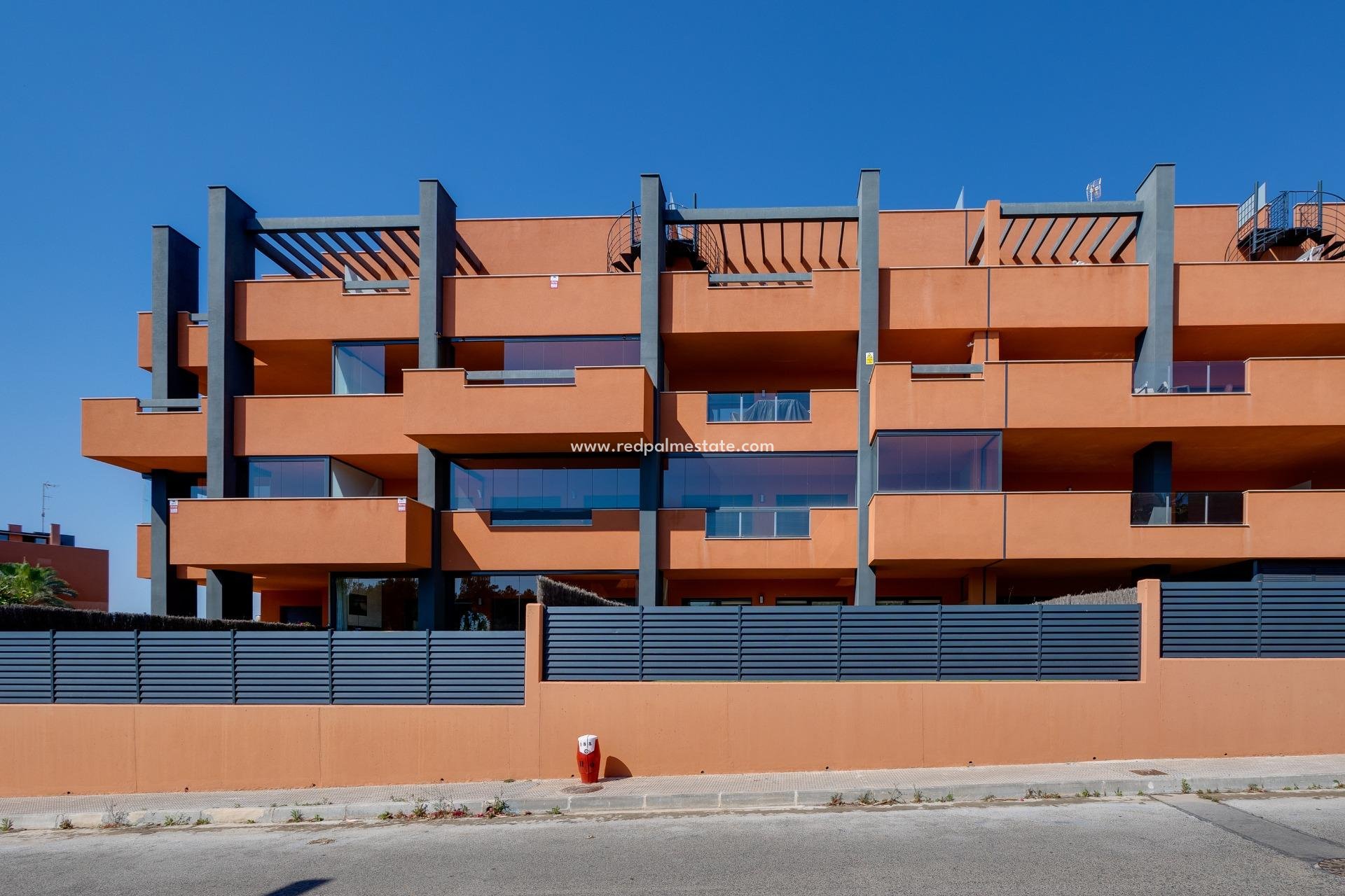 Resale - Apartments -
Orihuela Costa - Villamartín