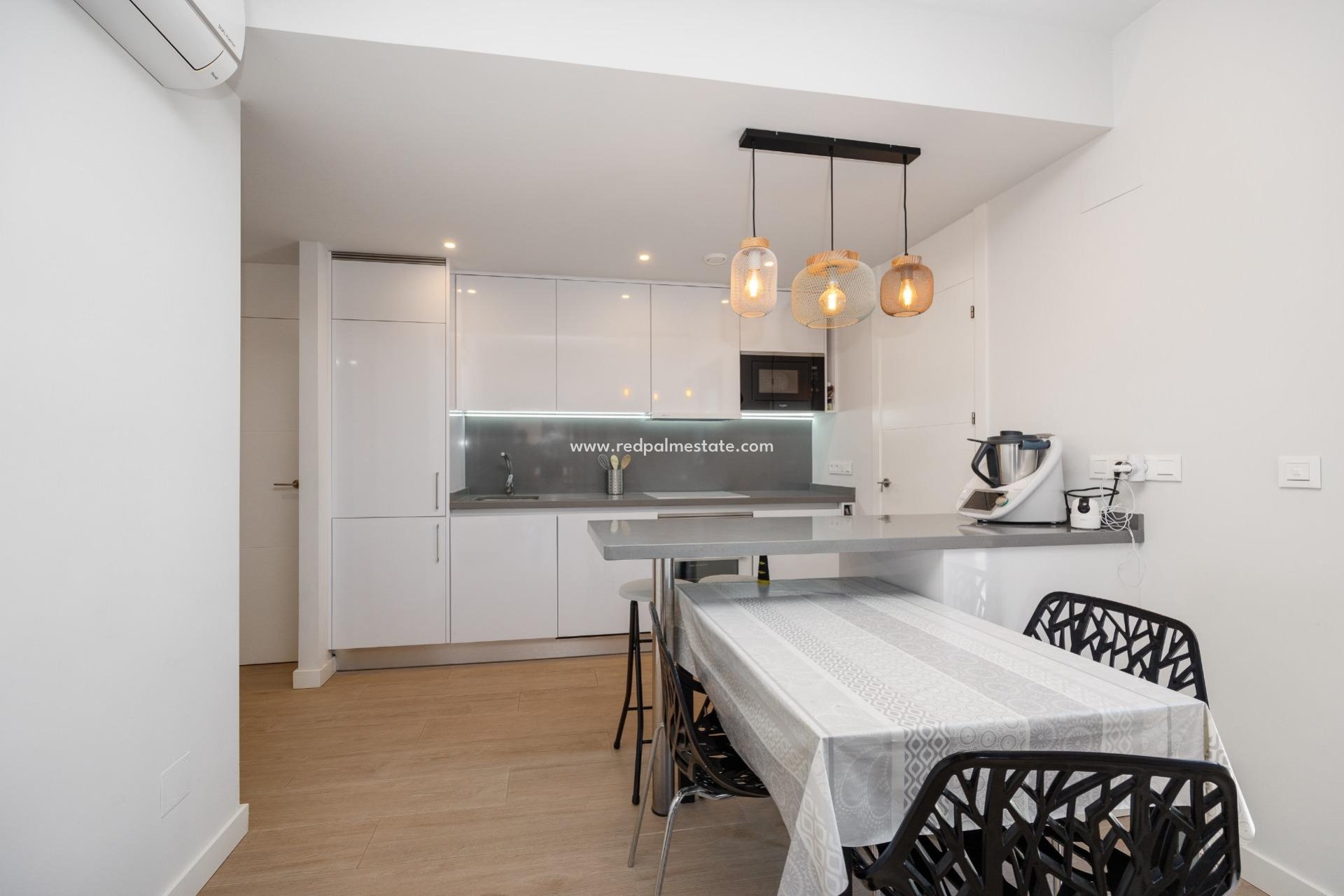 Resale - Apartments -
Orihuela Costa - Villamartín