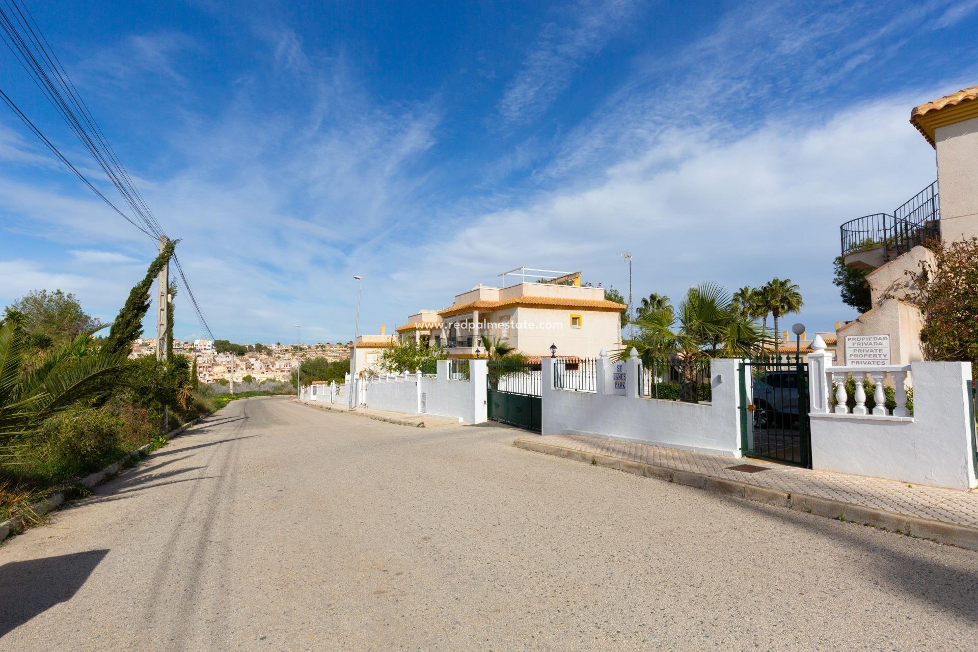 Resale - Apartments -
Orihuela Costa - Villamartín