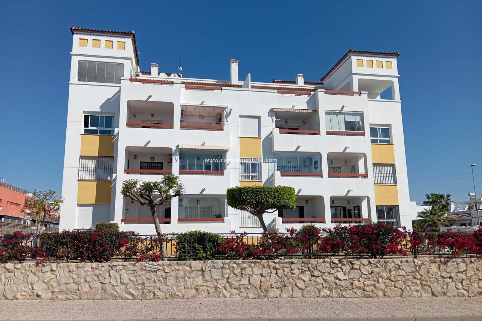 Resale - Apartments -
Orihuela Costa - Villamartín
