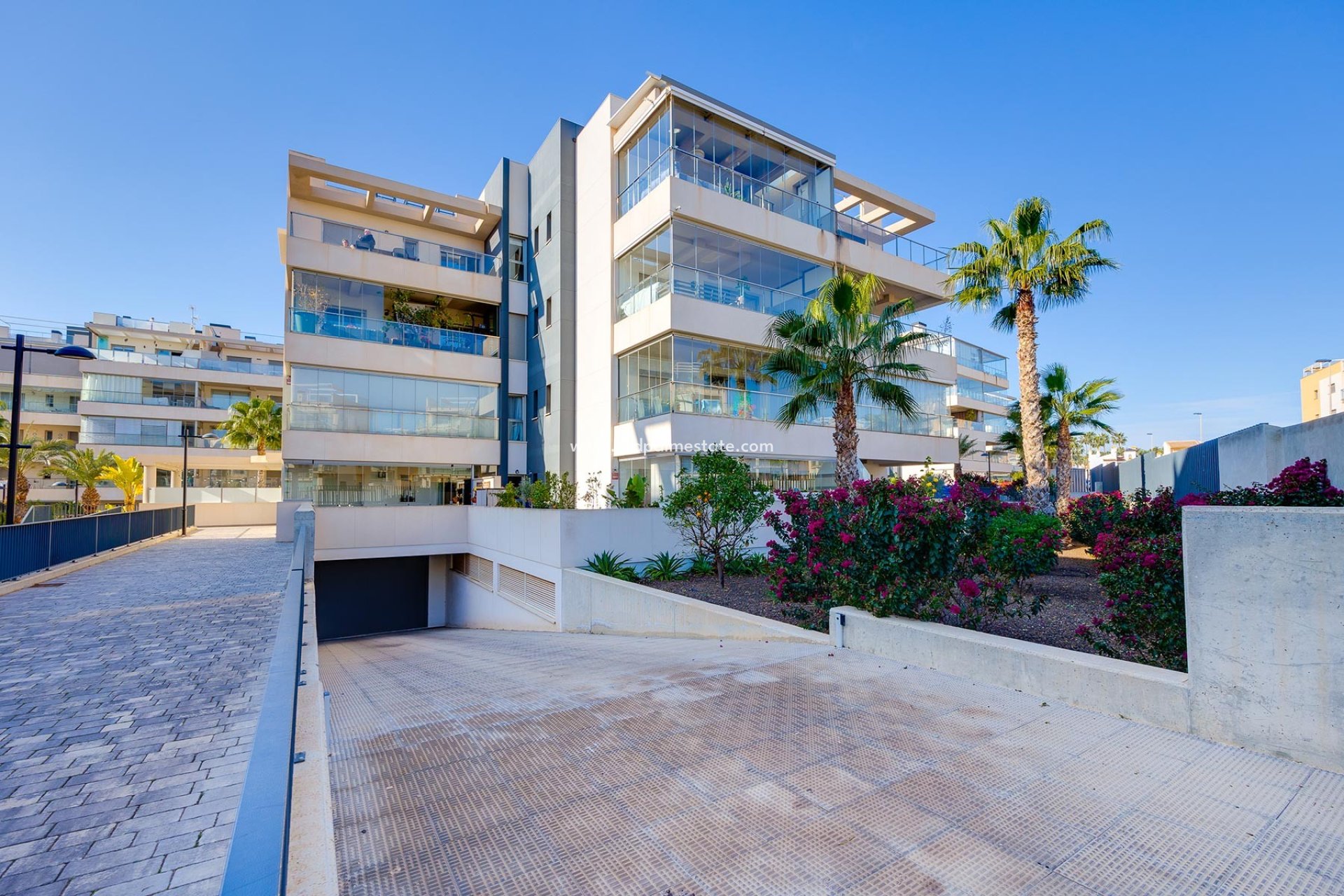 Resale - Apartments -
Orihuela Costa