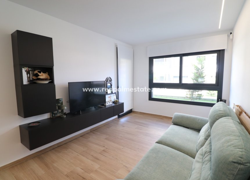 Resale - Apartments -
Orihuela Costa