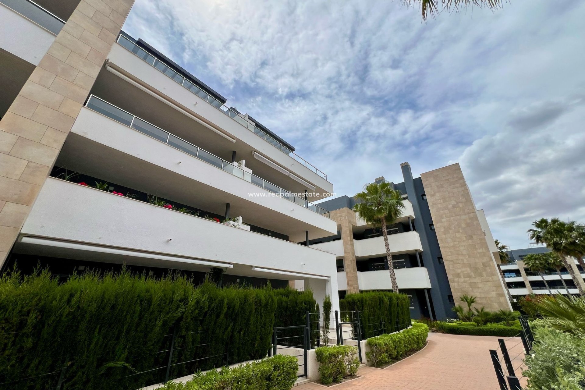 Resale - Apartments -
Orihuela Costa