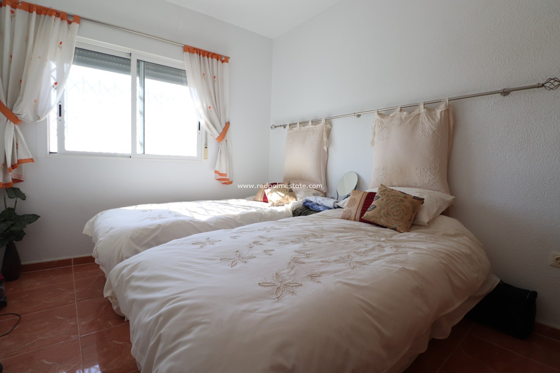 Resale - Apartments -
Rafal