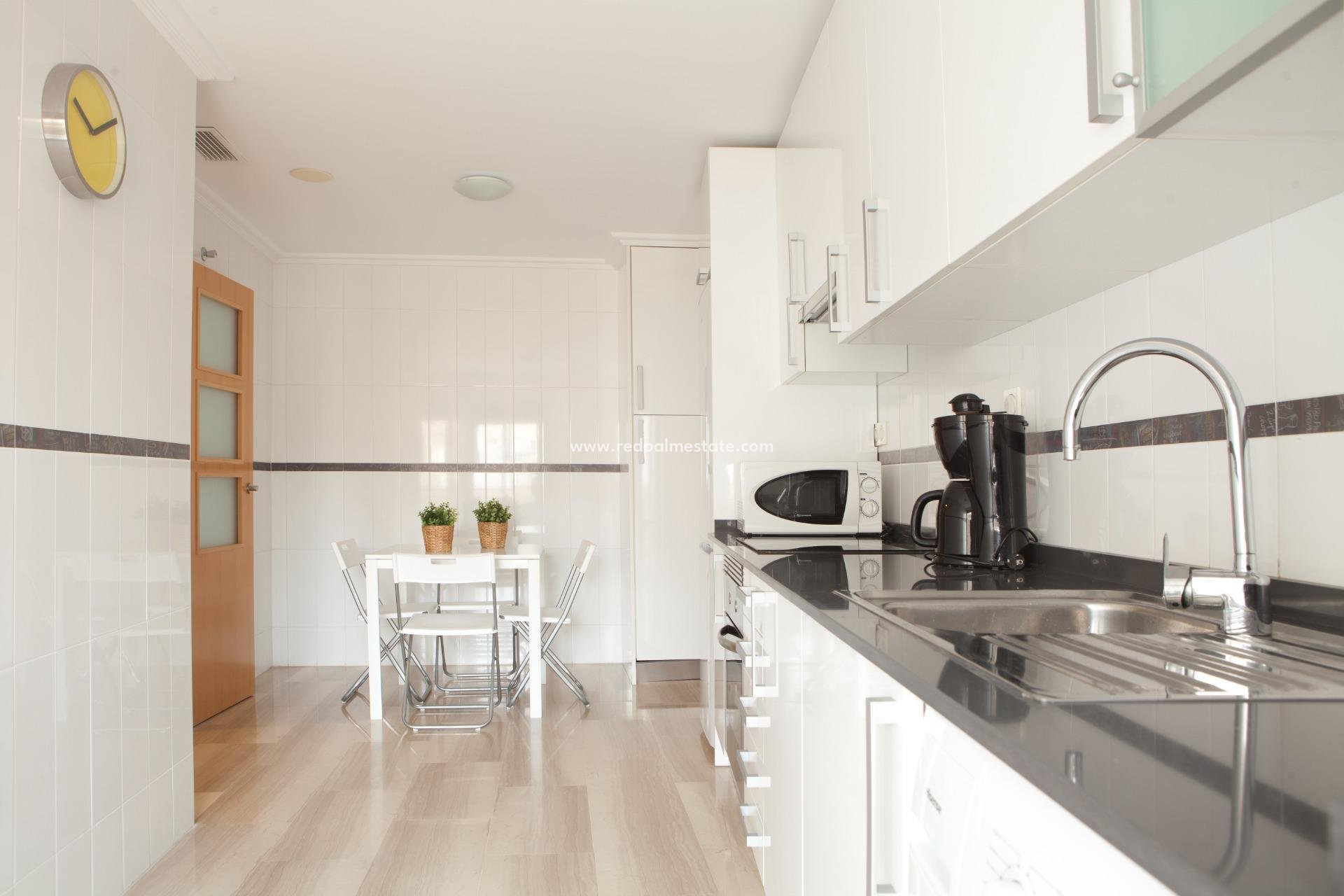 Resale - Apartments -
Santa Pola - Center