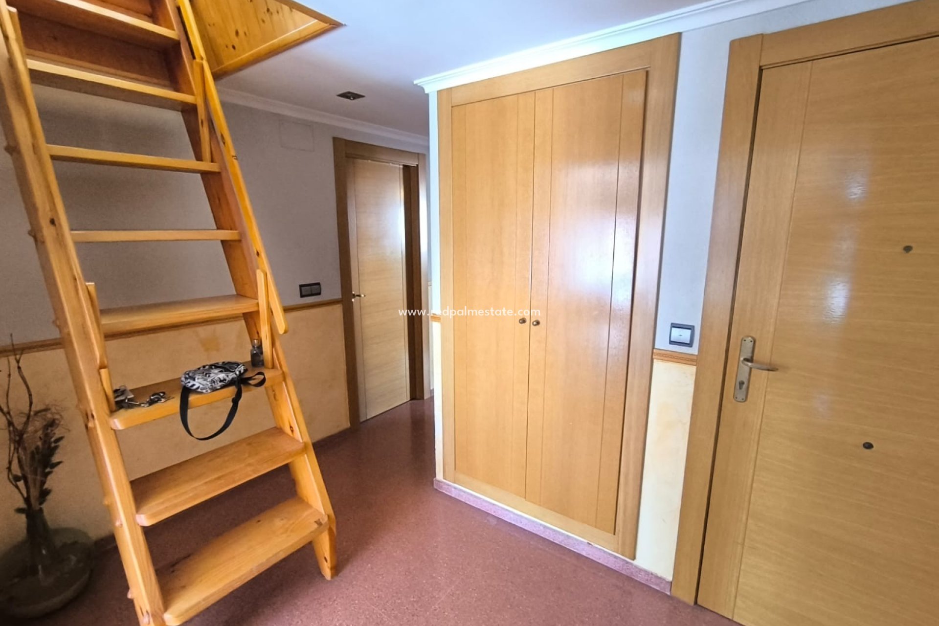 Resale - Apartments -
Sax - Inland