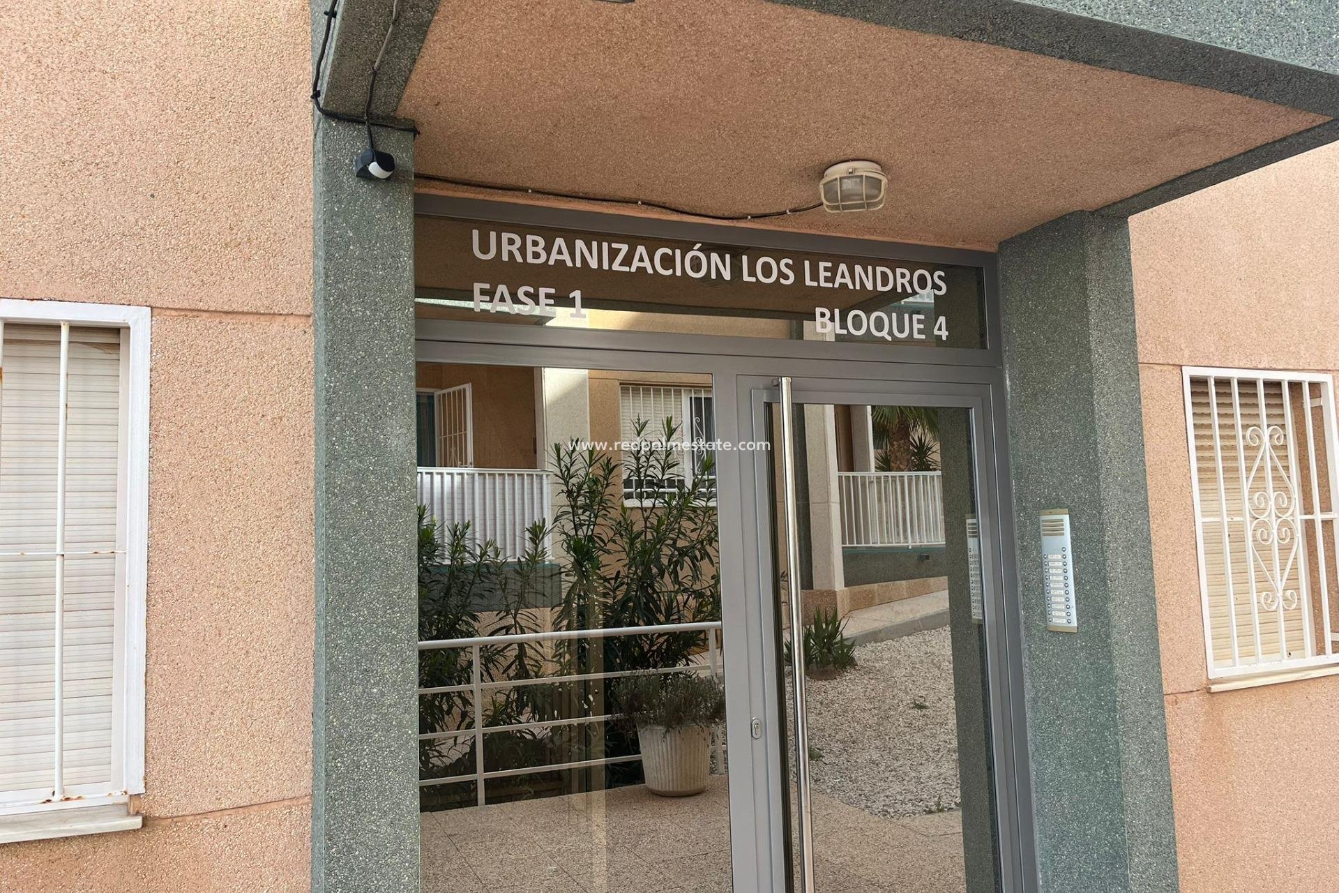 Resale - Apartments -
Torrevieja - Cabo cervera