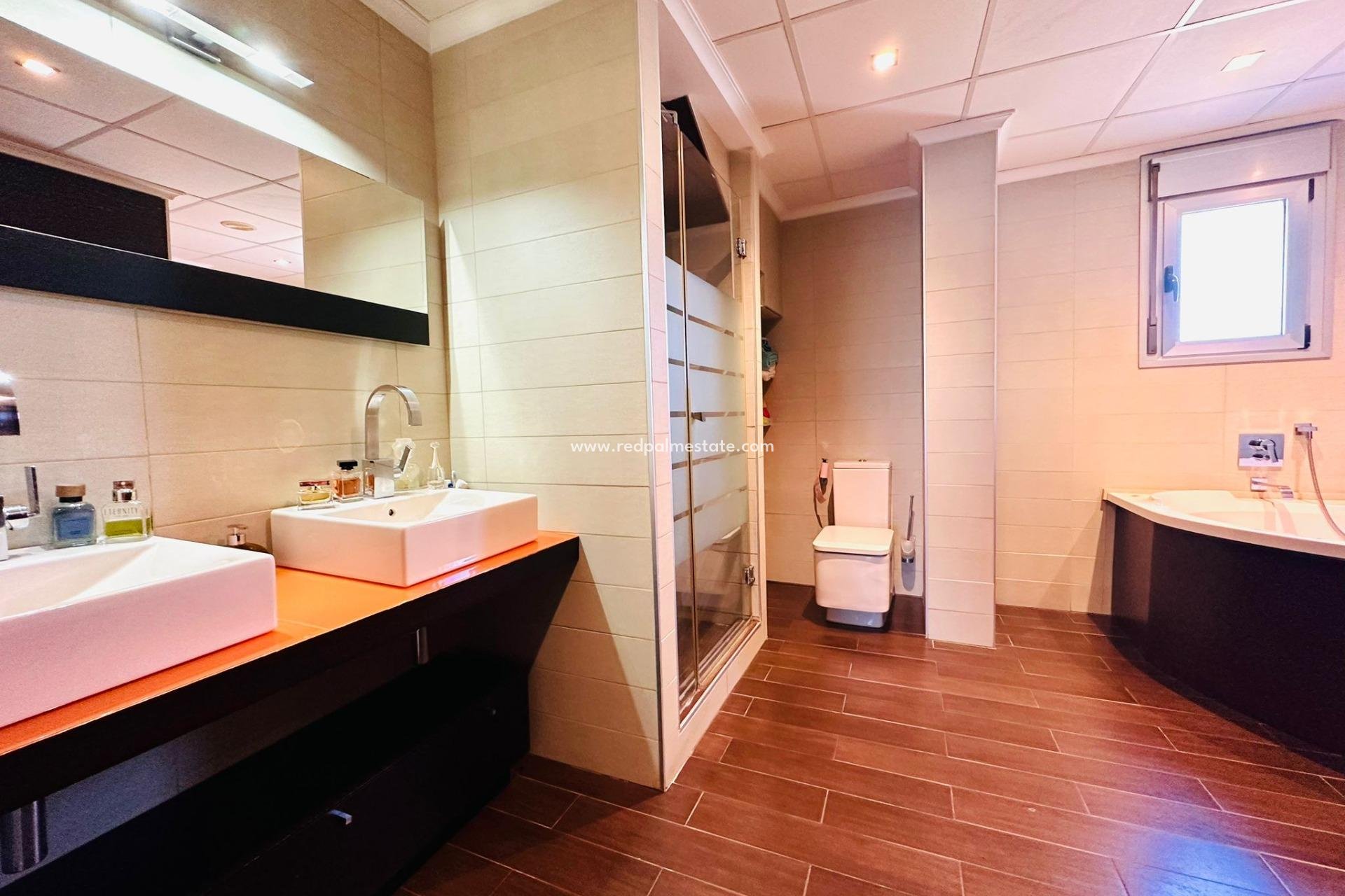 Resale - Apartments -
Torrevieja - Center