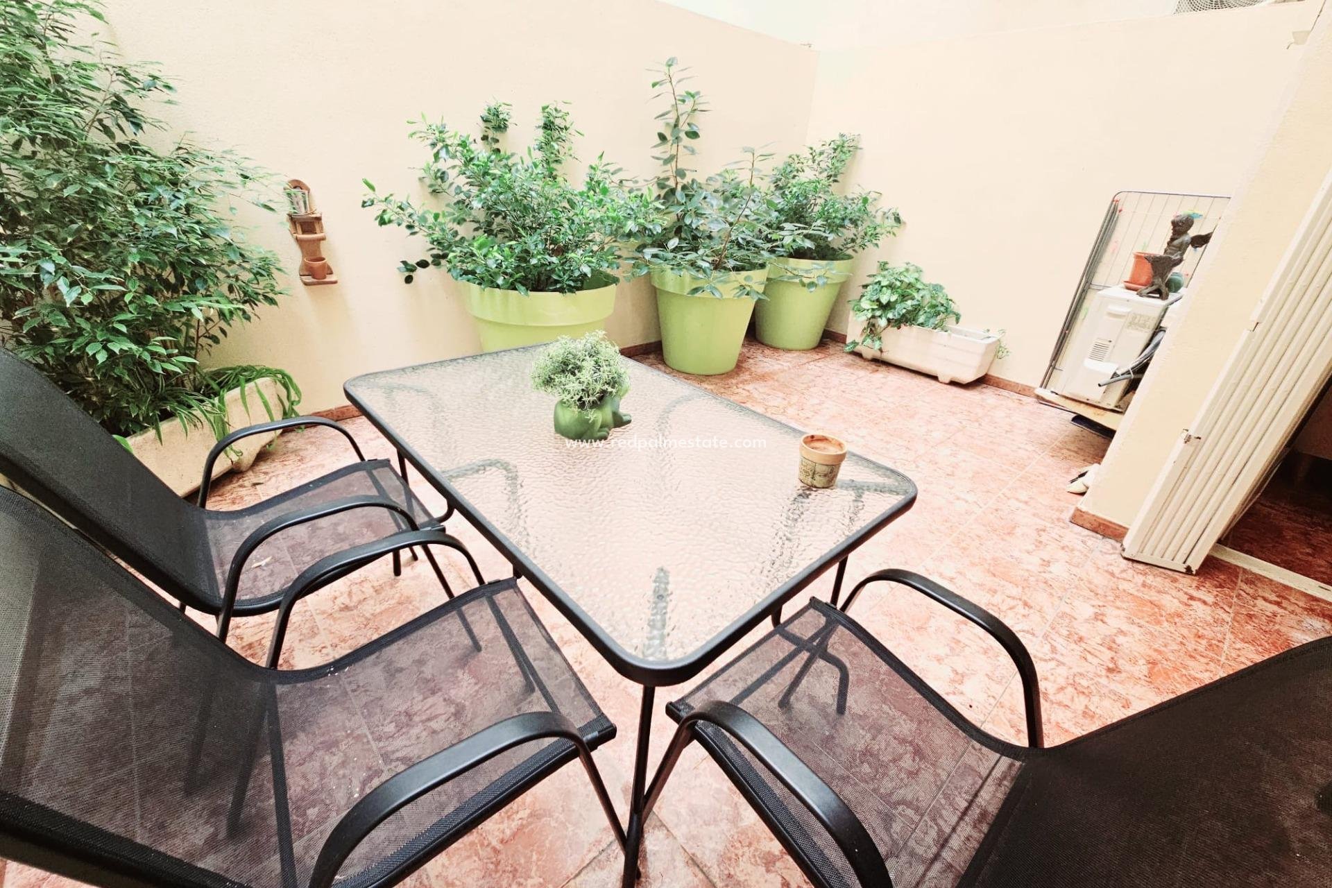 Resale - Apartments -
Torrevieja - Center