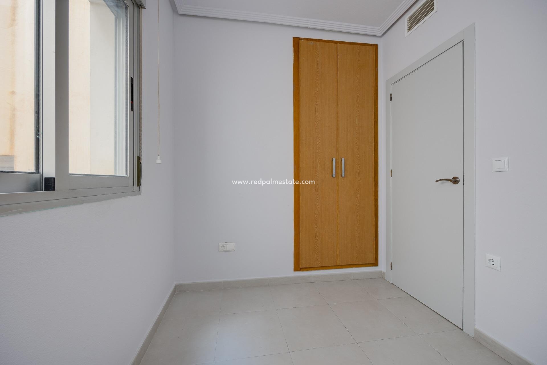 Resale - Apartments -
Torrevieja - Center