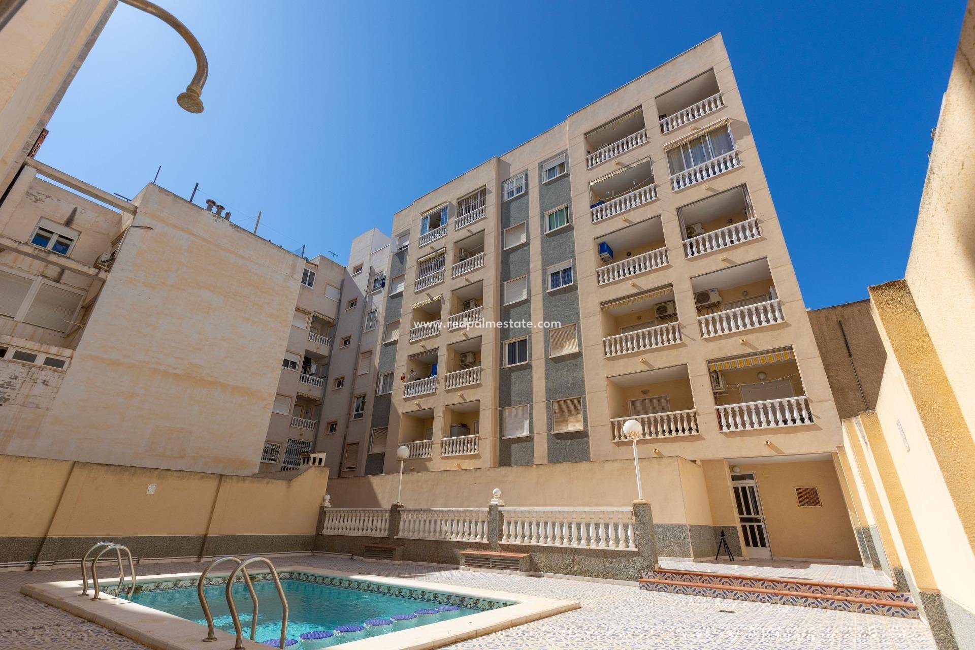 Resale - Apartments -
Torrevieja - Center