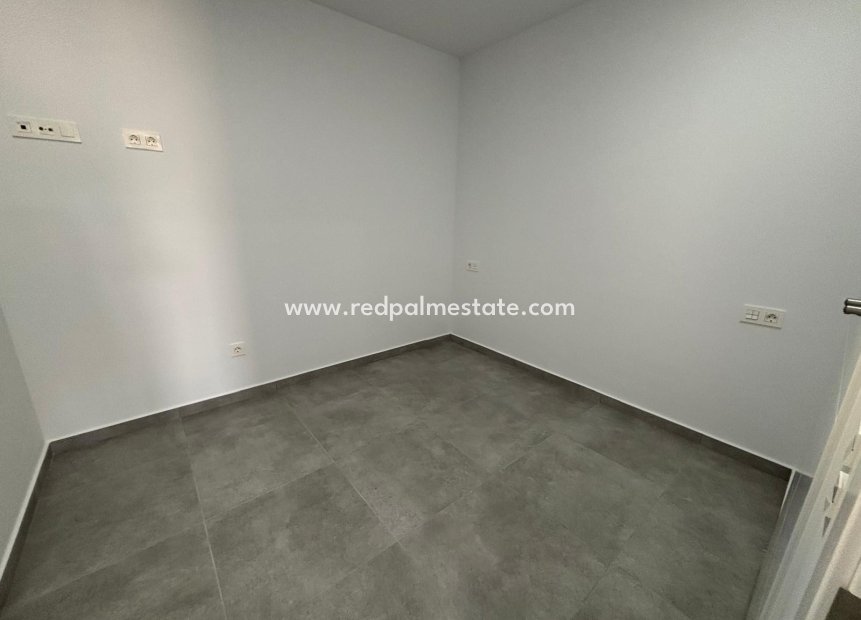 Resale - Apartments -
Torrevieja - Center